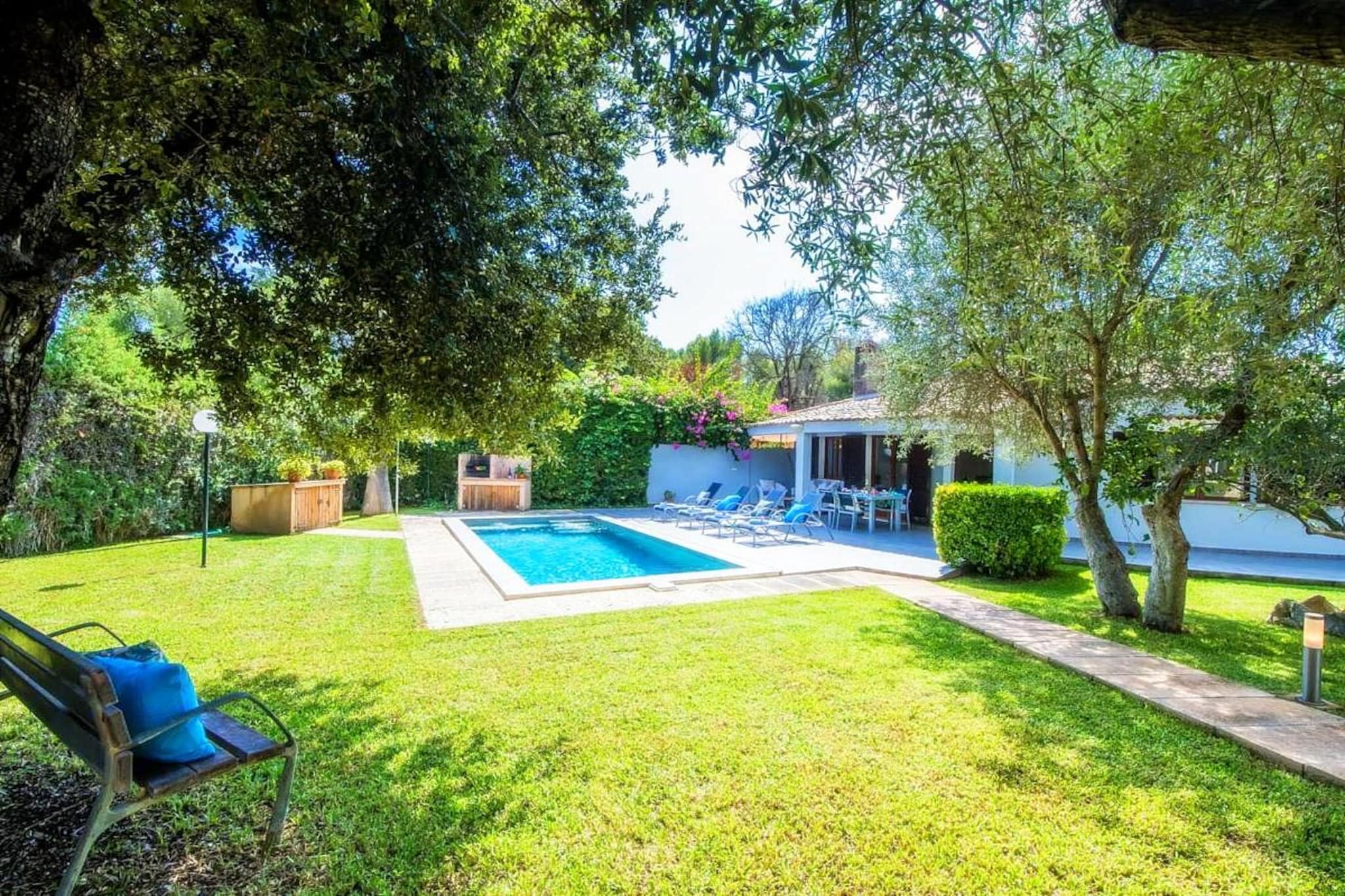 Casa Pequeña in Cres-Tuinen zomer