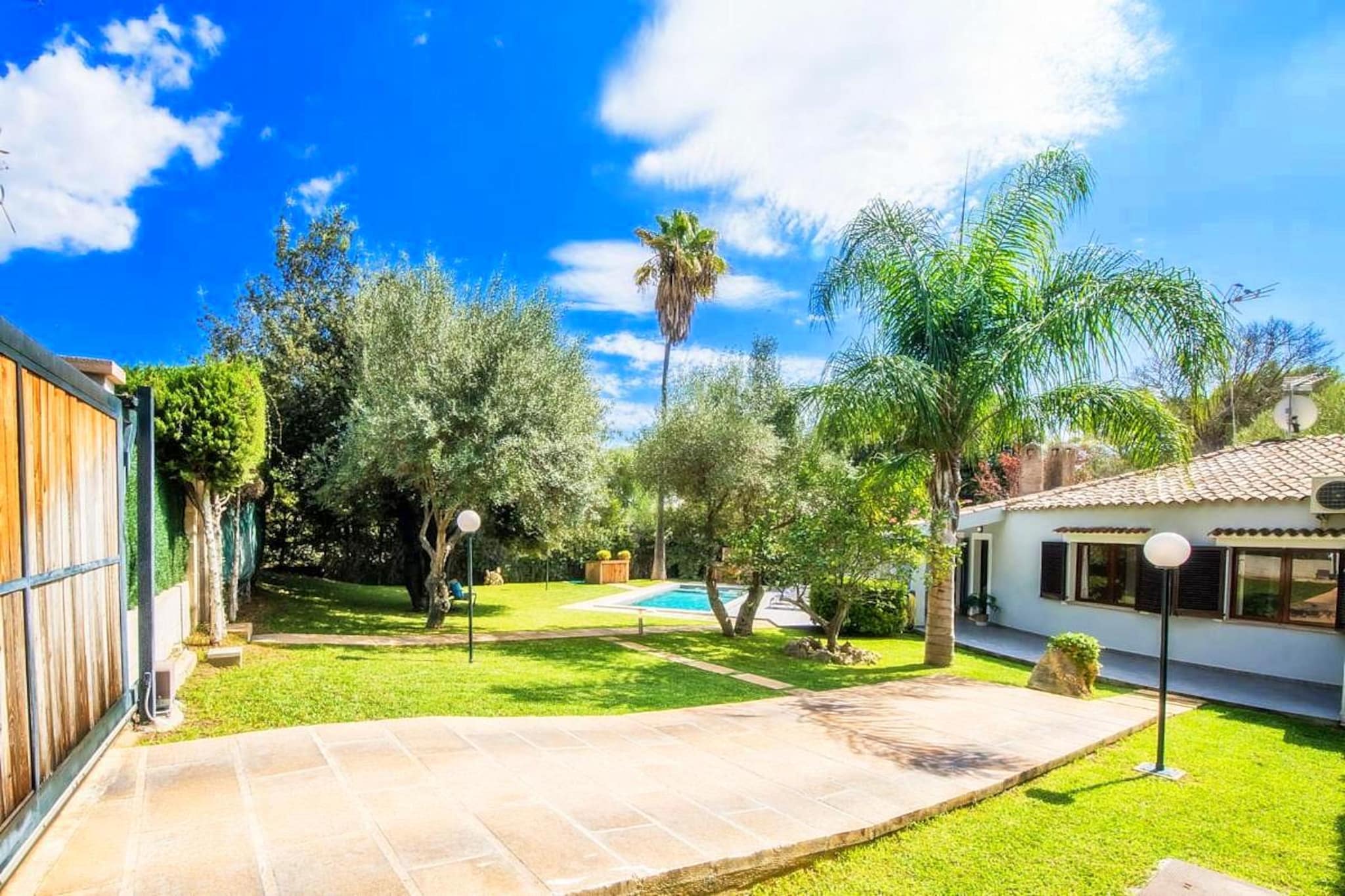 Casa Pequeña in Cres-Tuinen zomer