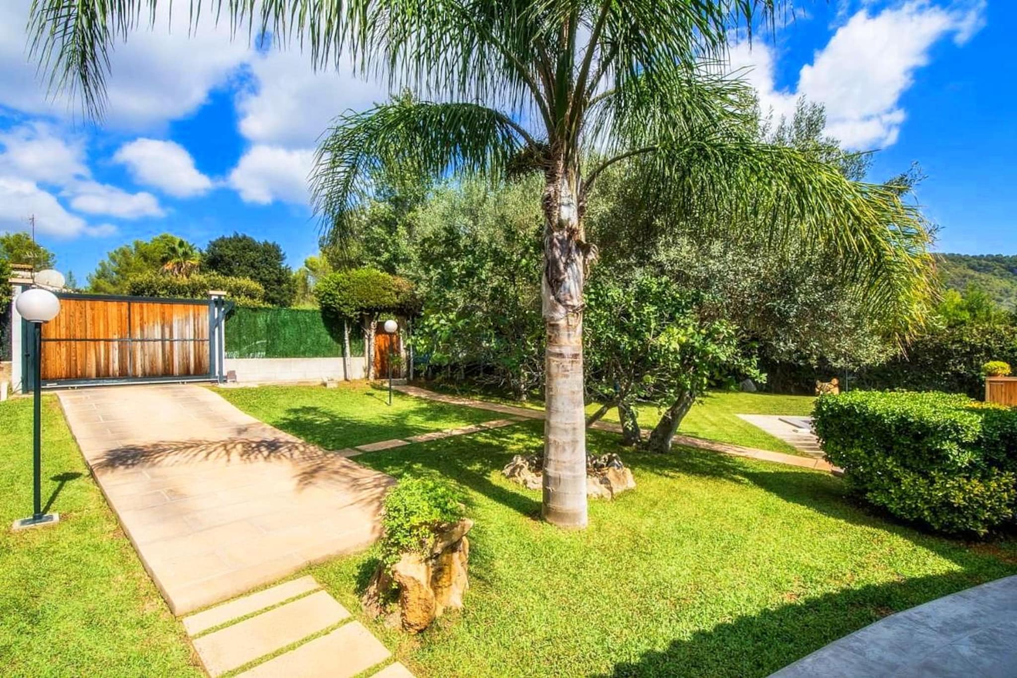 Casa Pequeña in Cres-Tuinen zomer