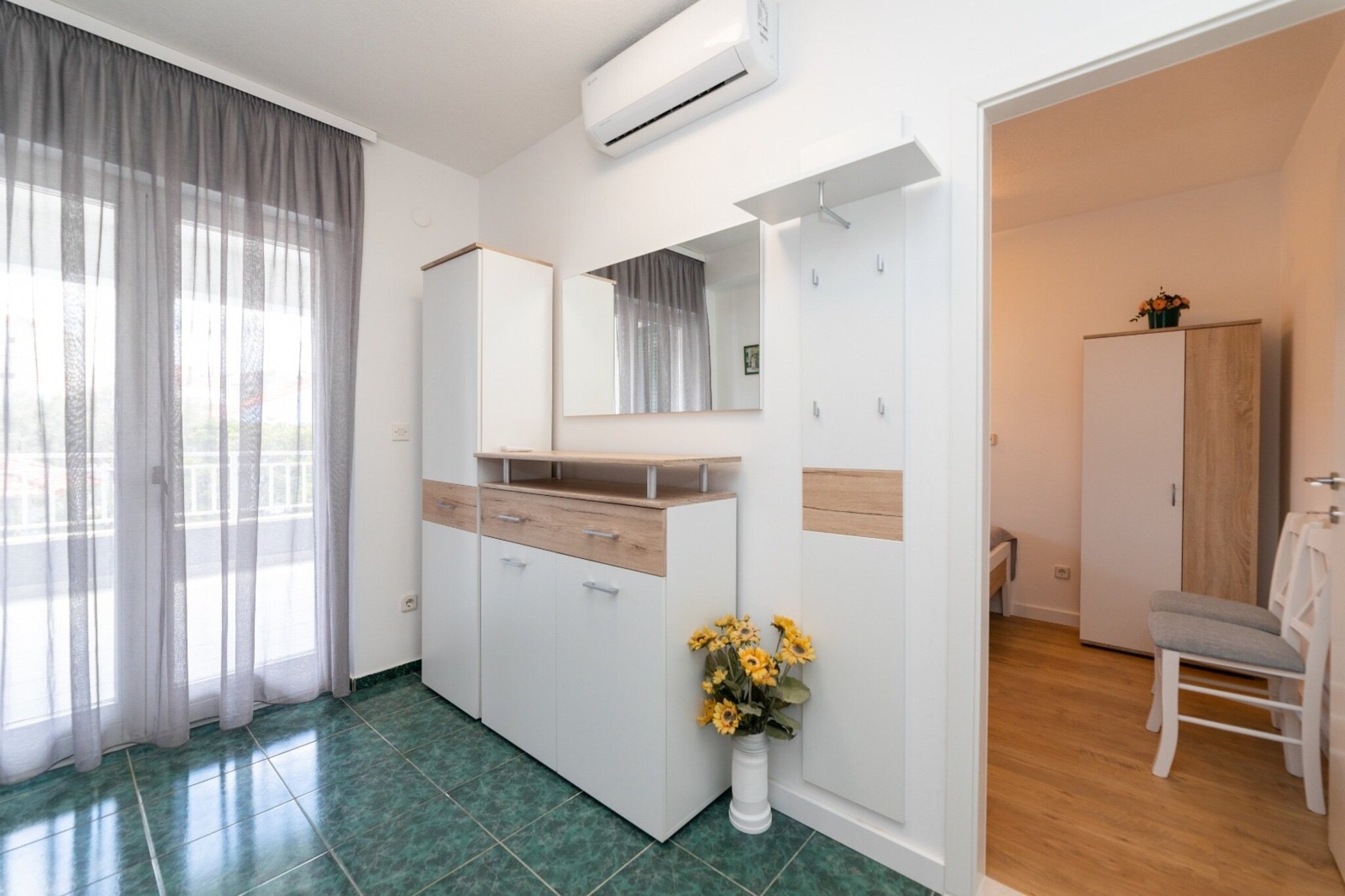 Villa Supetar Garden -  Classic Two Bedroom Apartment  with Terrace - Binnen