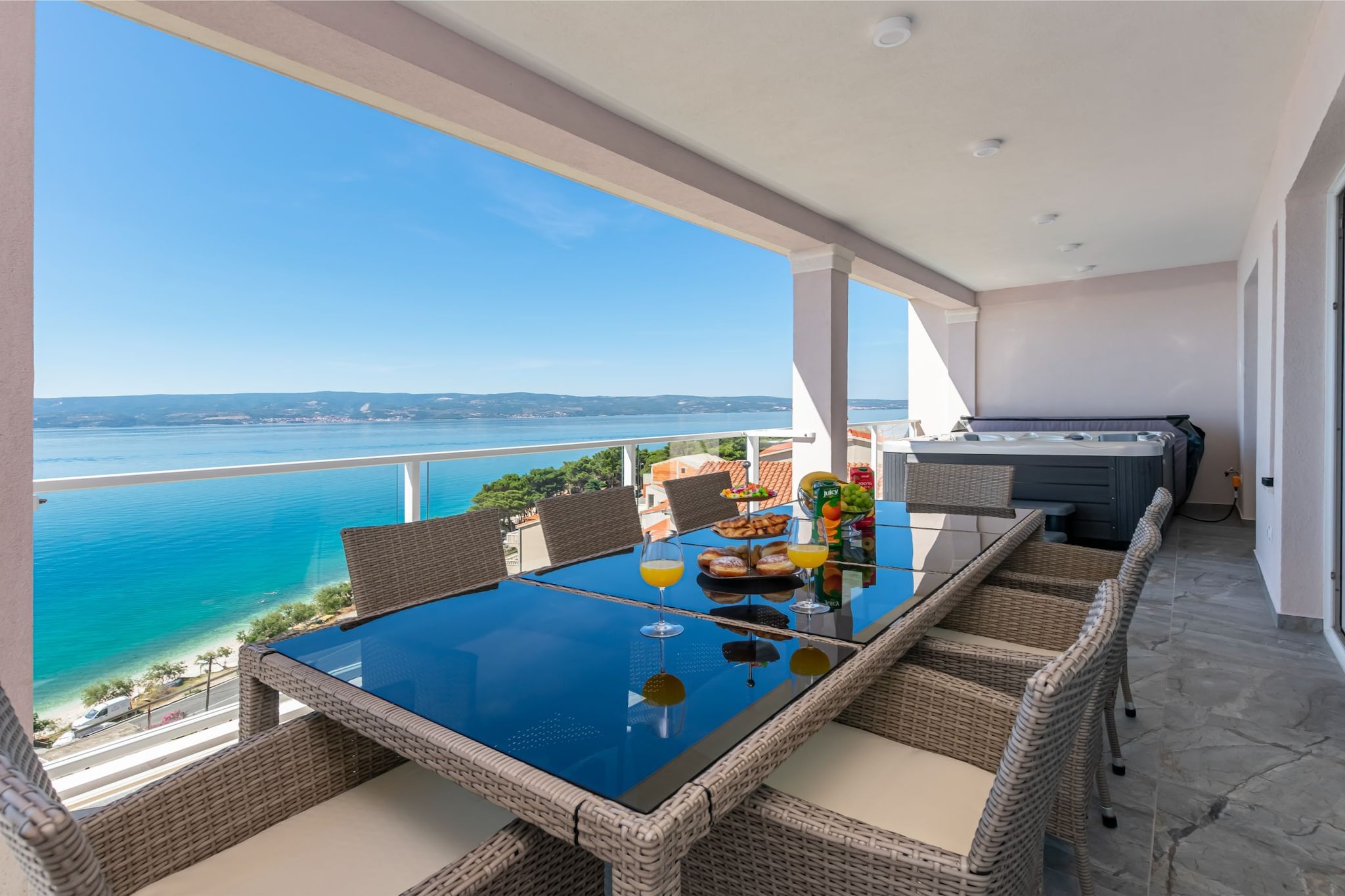 Apartments Hope (Dugi Rat) - Three-Bedroom Apartment with Jacuzzi  (Stanko)-Dining room