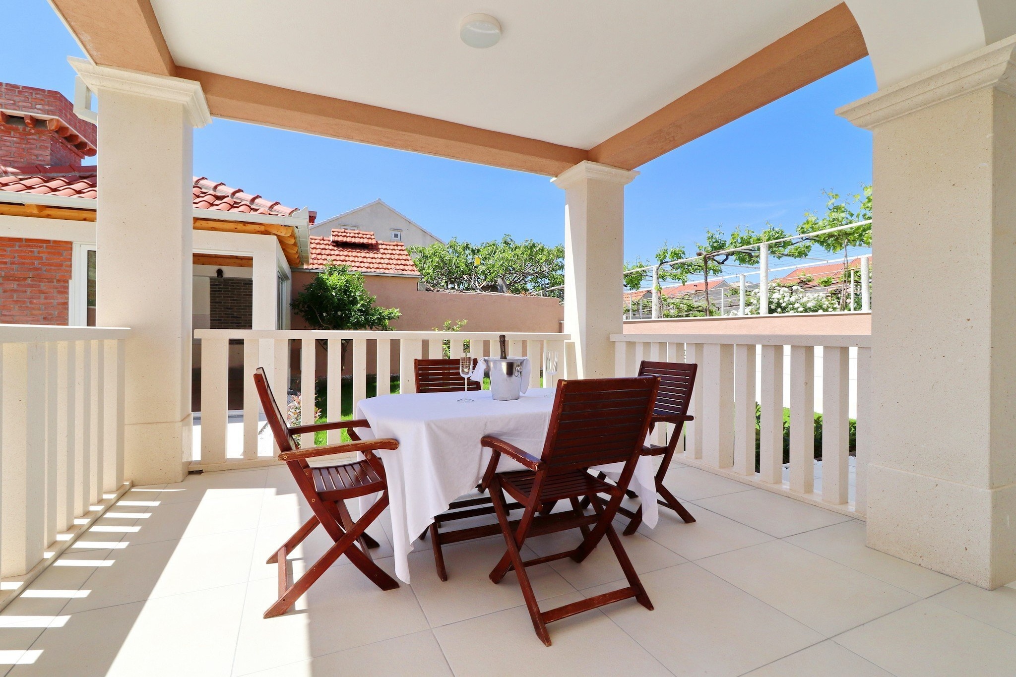 Charming Apartment Ana - One Bedroom Apartment with Terrace-Terrasse