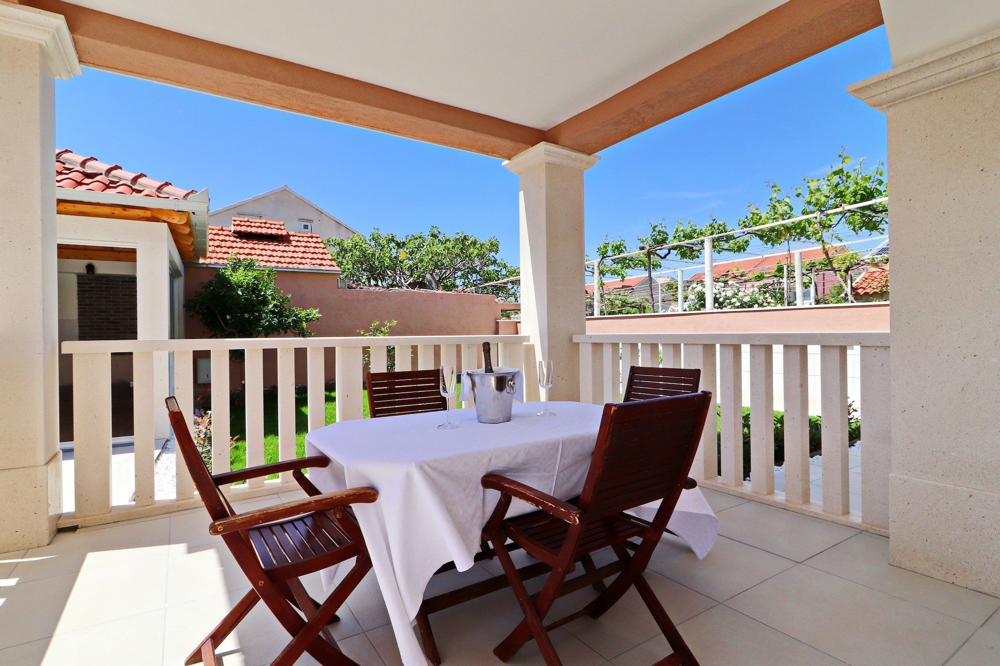 Charming Apartment Ana - One Bedroom Apartment with Terrace-Terrasse