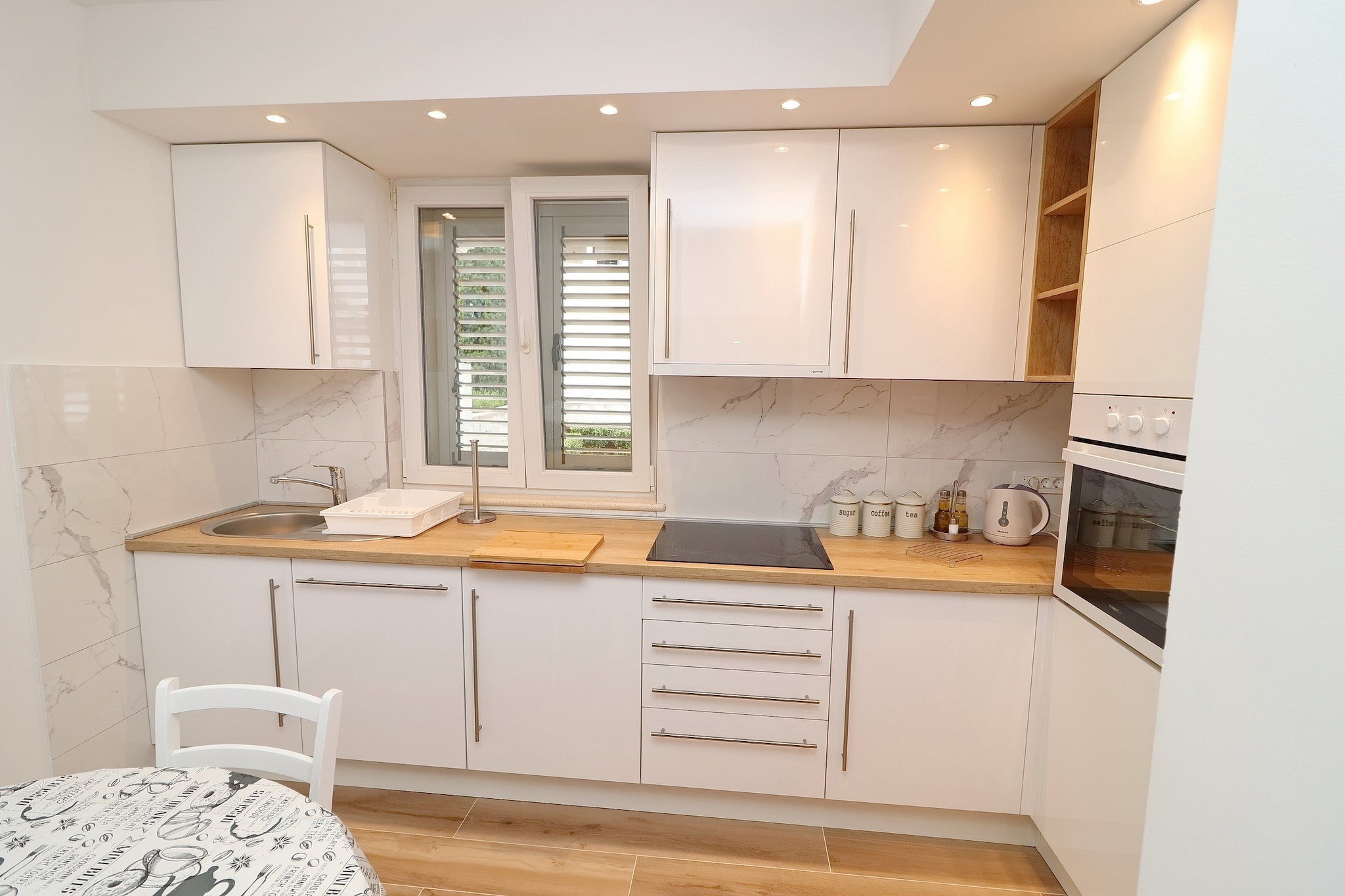 Charming Apartment Ana - One Bedroom Apartment with Terrace-Küche