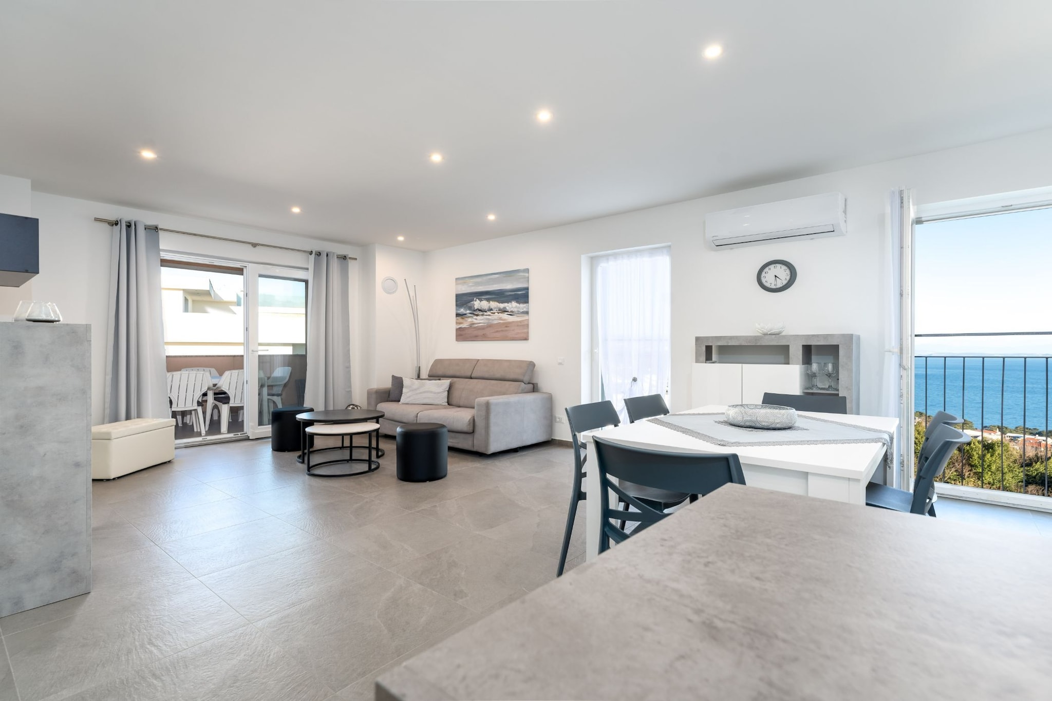Apartment Baricevic - Two Bedroom Apartment with Balcony-Salle à manger