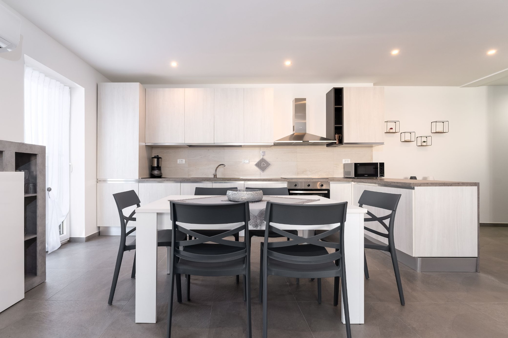 Apartment Baricevic - Two Bedroom Apartment with Balcony-Cuisine