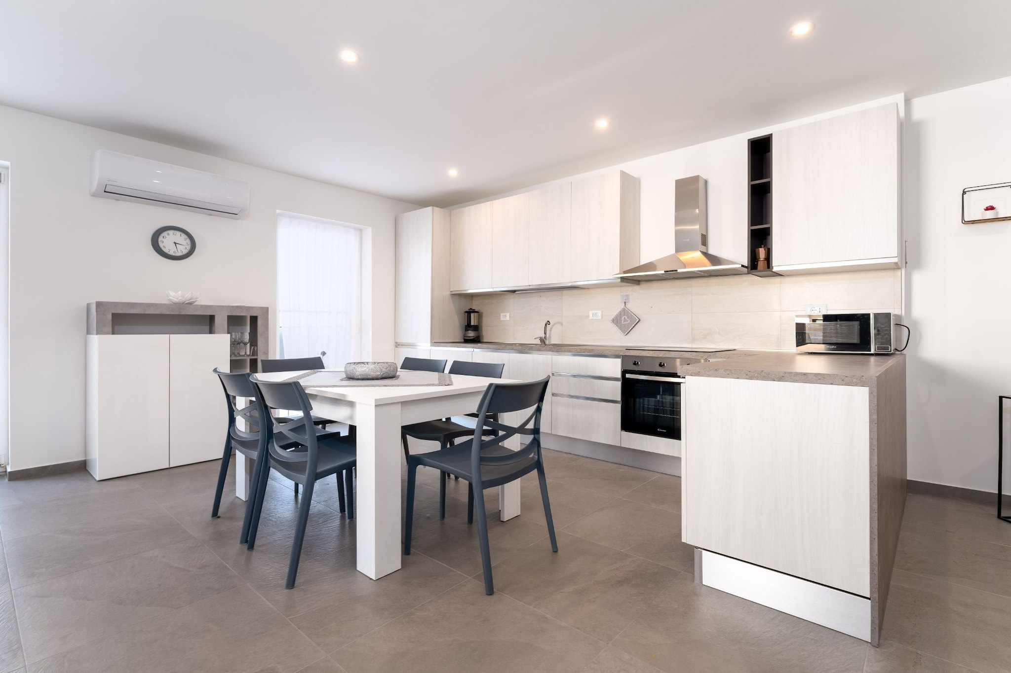 Apartment Baricevic - Two Bedroom Apartment with Balcony-Cuisine
