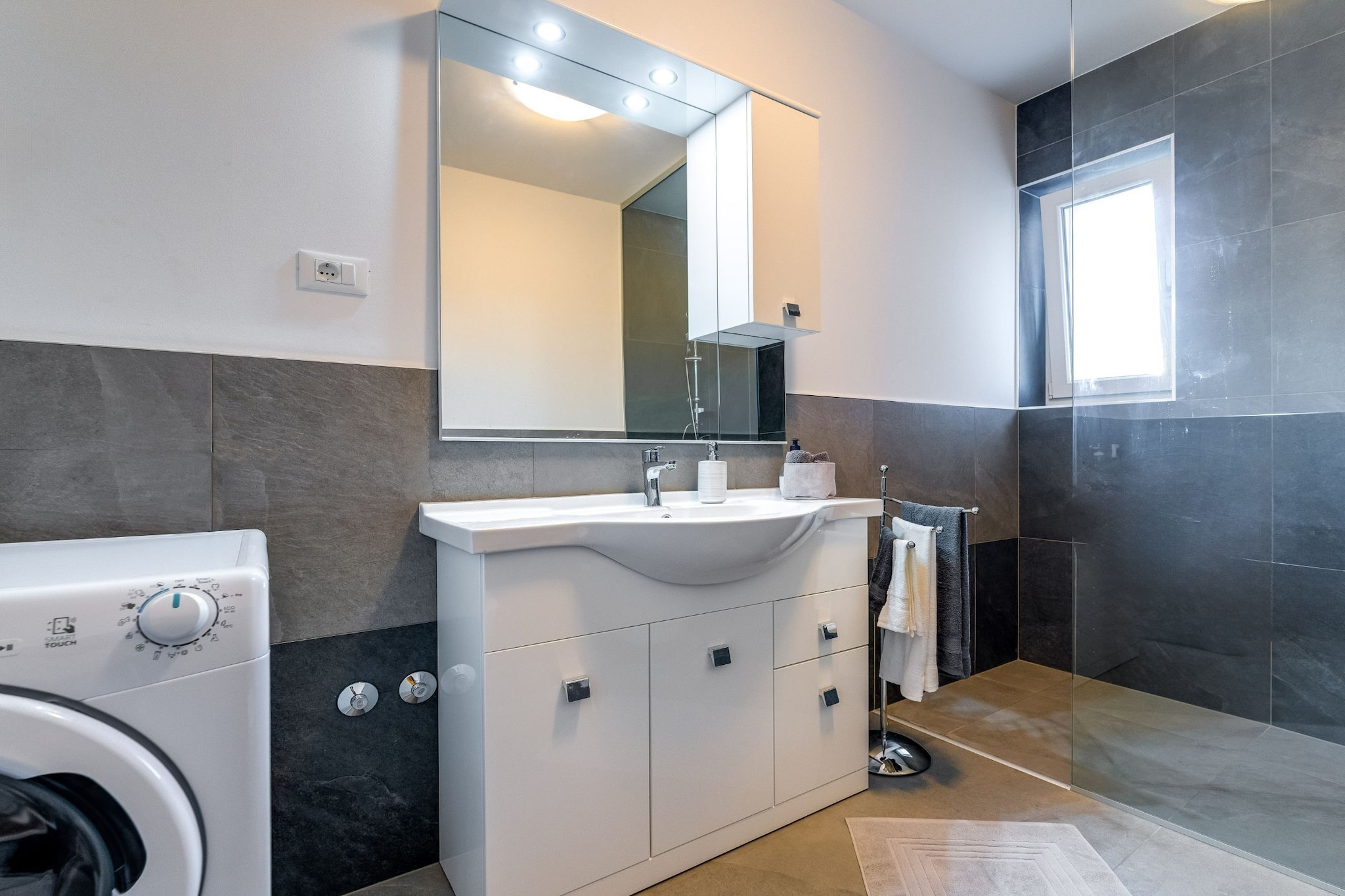 Apartment Baricevic - Two Bedroom Apartment with Balcony-Salle de bain