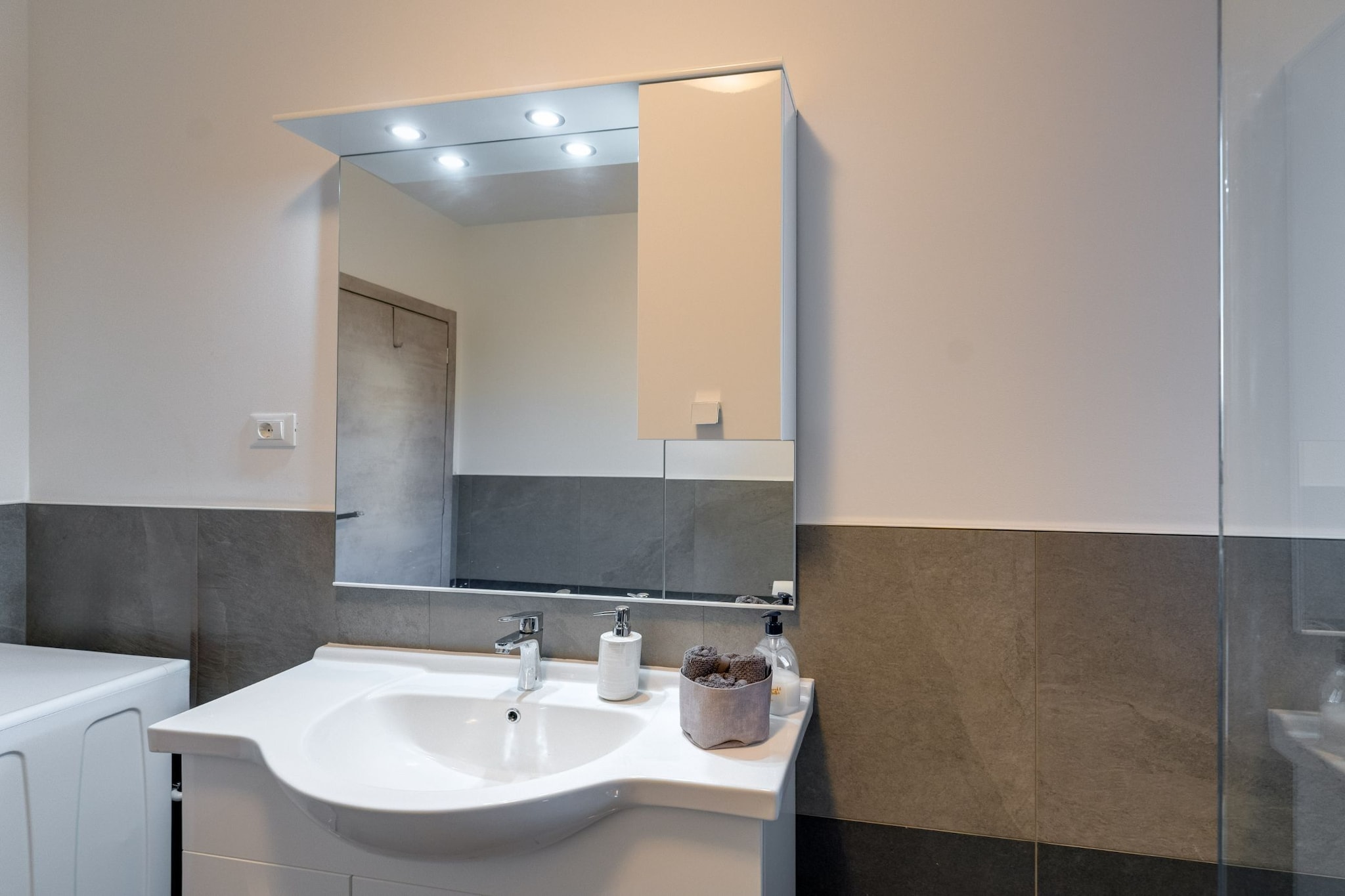 Apartment Baricevic - Two Bedroom Apartment with Balcony-Salle de bain