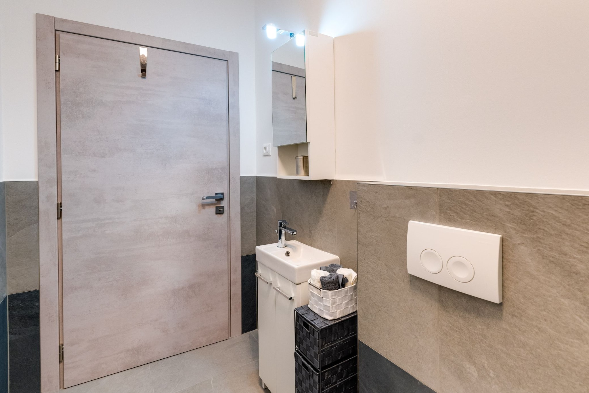Apartment Baricevic - Two Bedroom Apartment with Balcony-Salle de bain