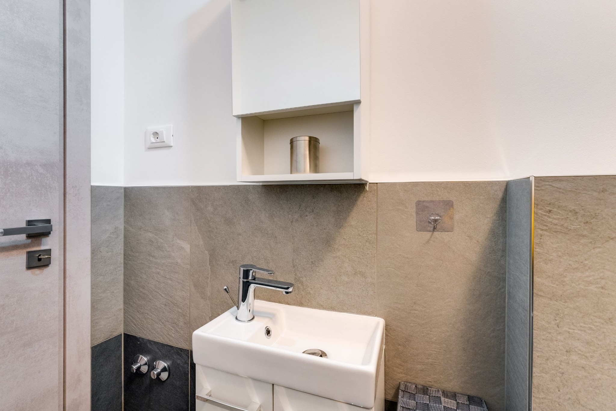 Apartment Baricevic - Two Bedroom Apartment with Balcony-Salle de bain