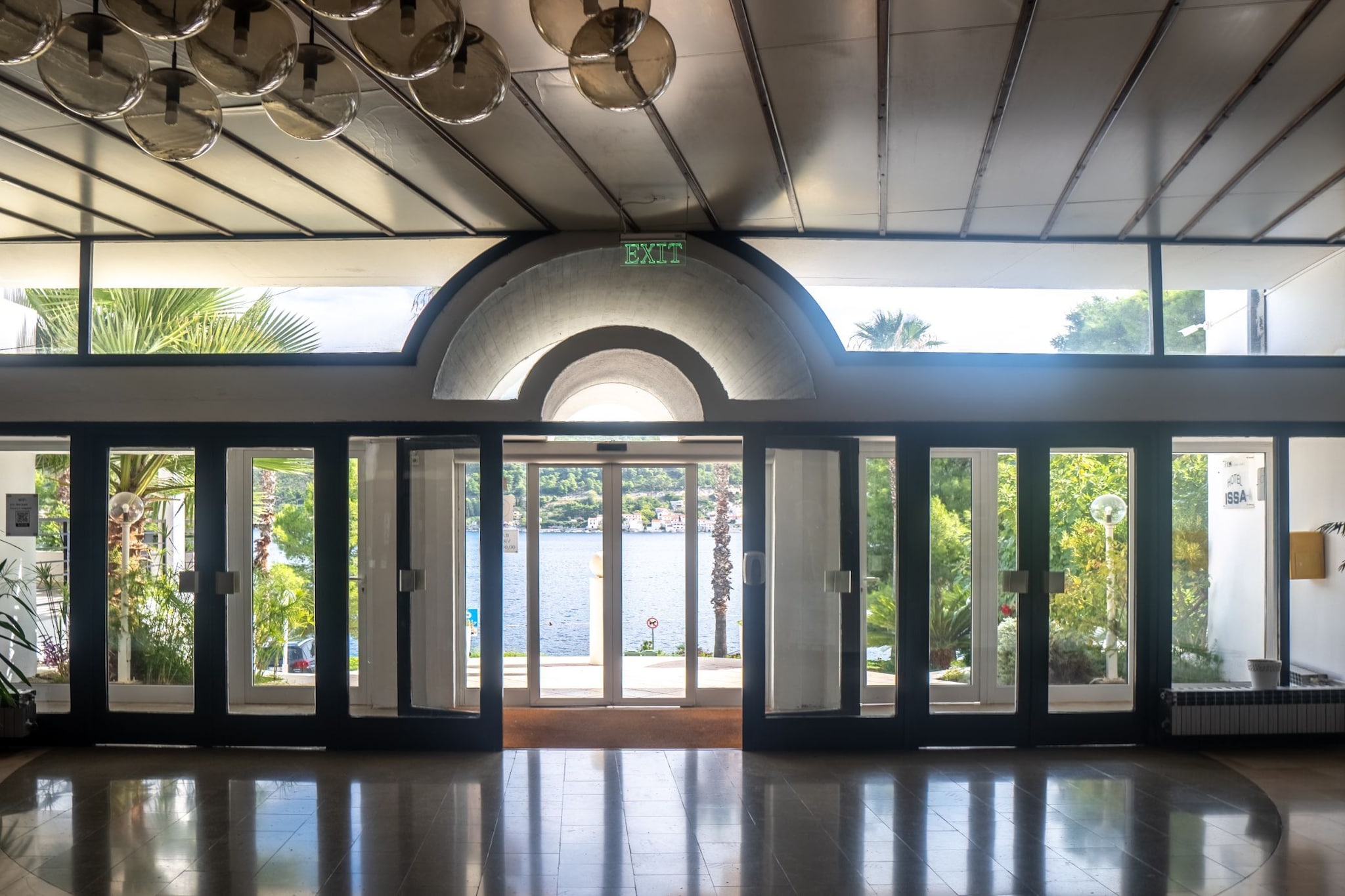 Hotel Issa - Quadruple Room Sea View-Intérieur