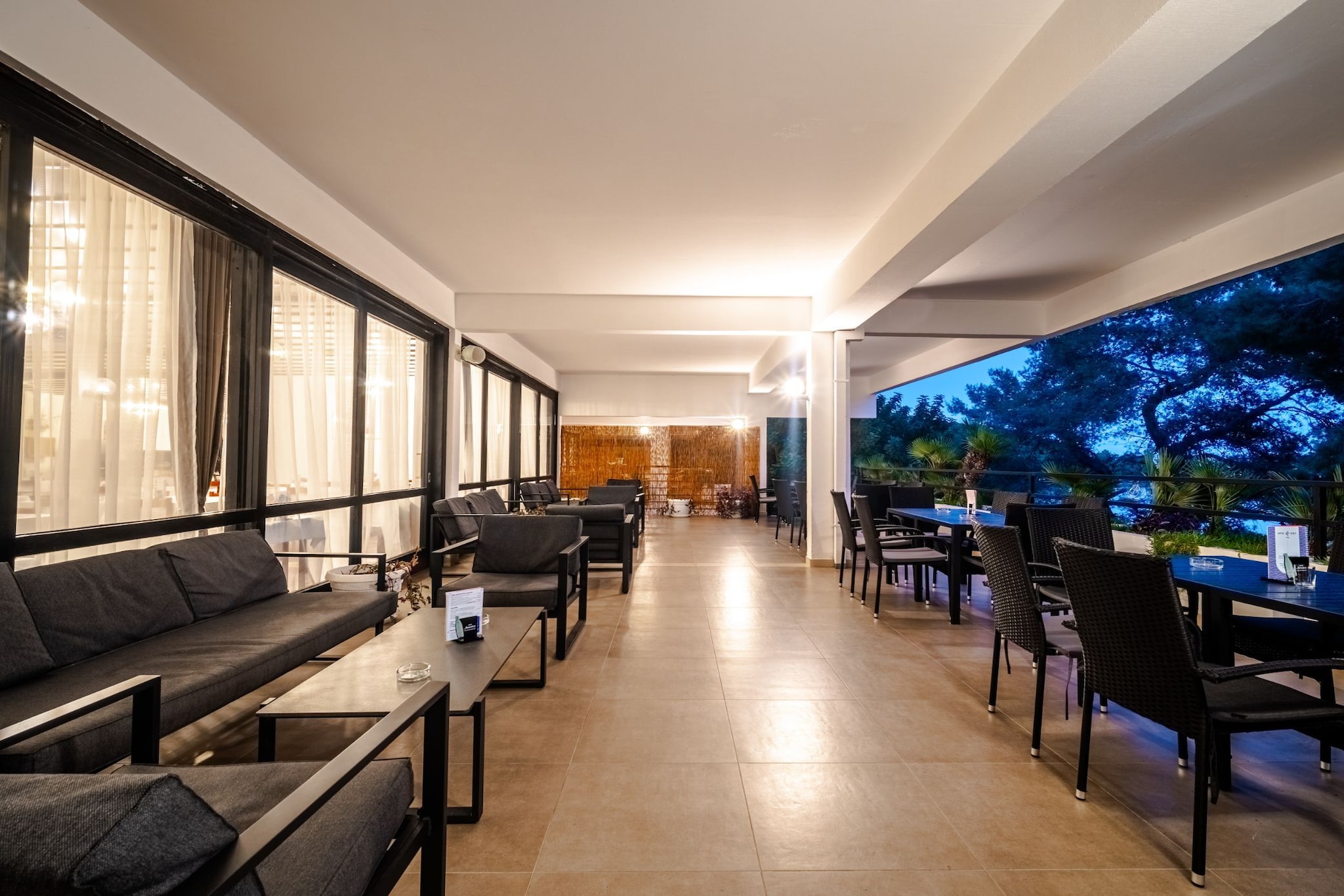 Hotel Issa - Quadruple Room Sea View-Intérieur