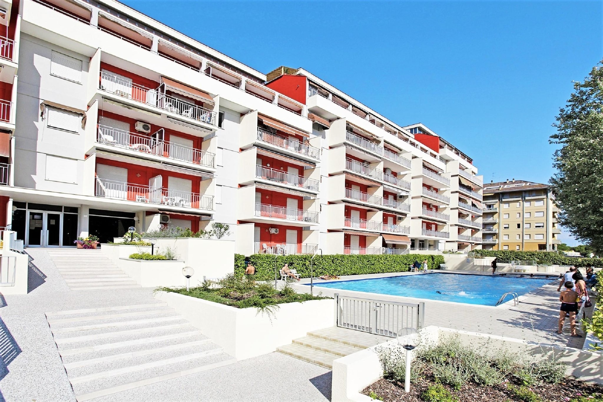 Acapulco B10-Exterior summer