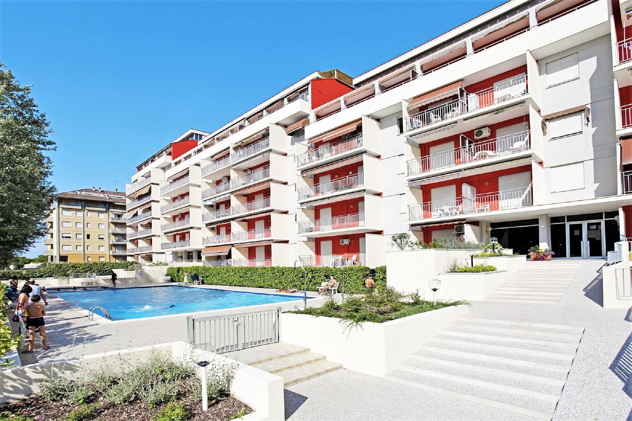 Acapulco B10-Exterior summer
