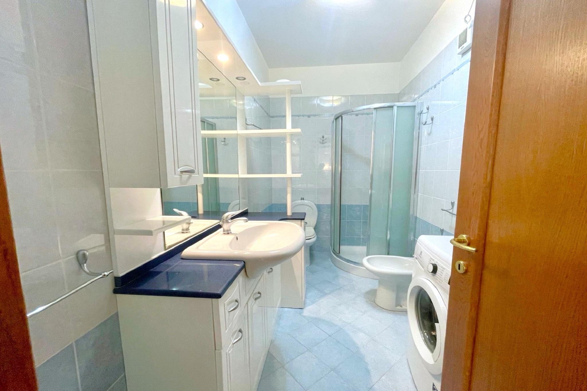 Acapulco B10-Bathroom