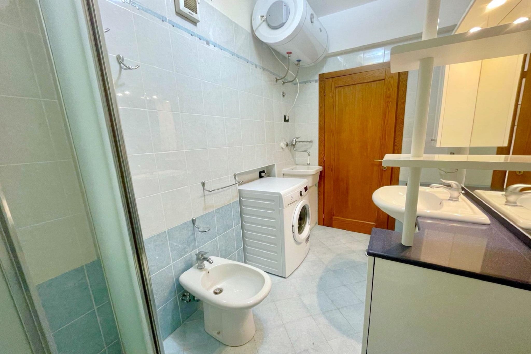 Acapulco B10-Bathroom