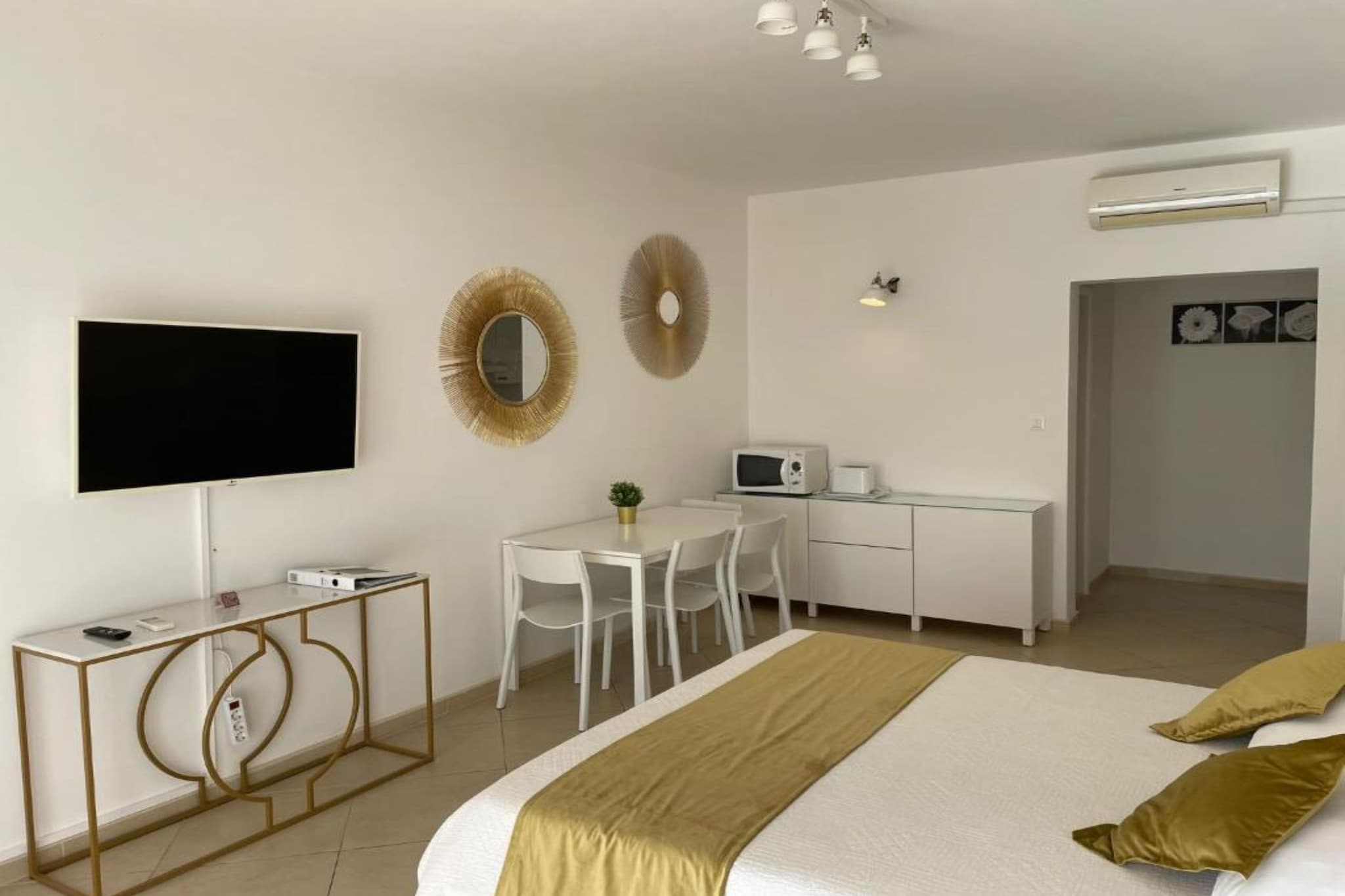 Studio Apartment With Balcony And Sea View (S2)-Slaapkamer