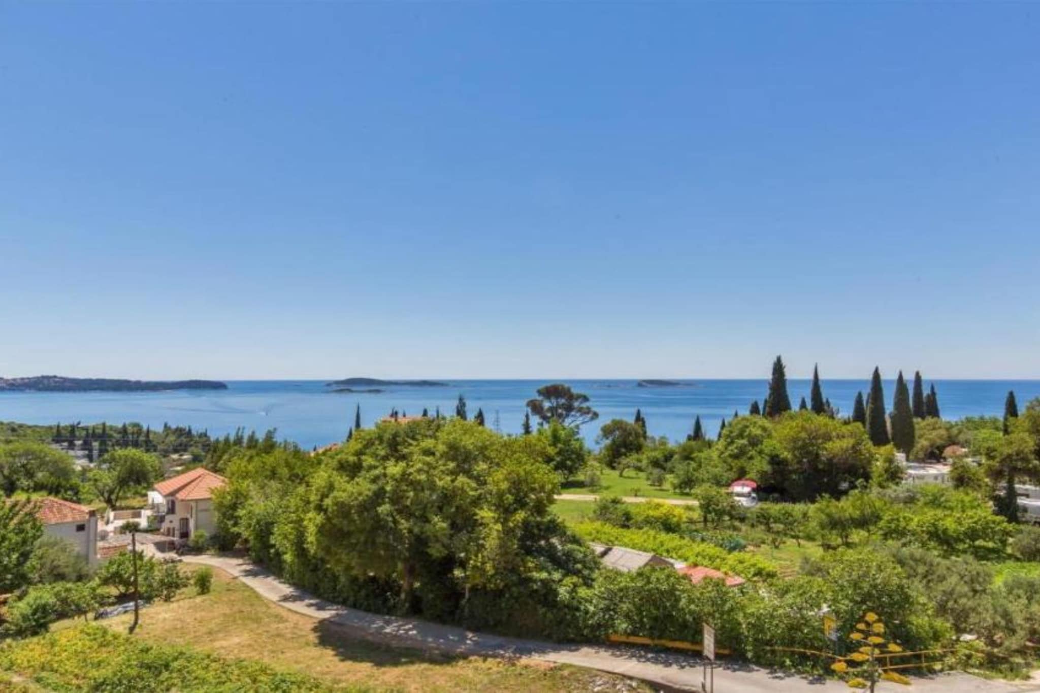 Two Bedroom Apartment With Sea View 12-Außenbereich