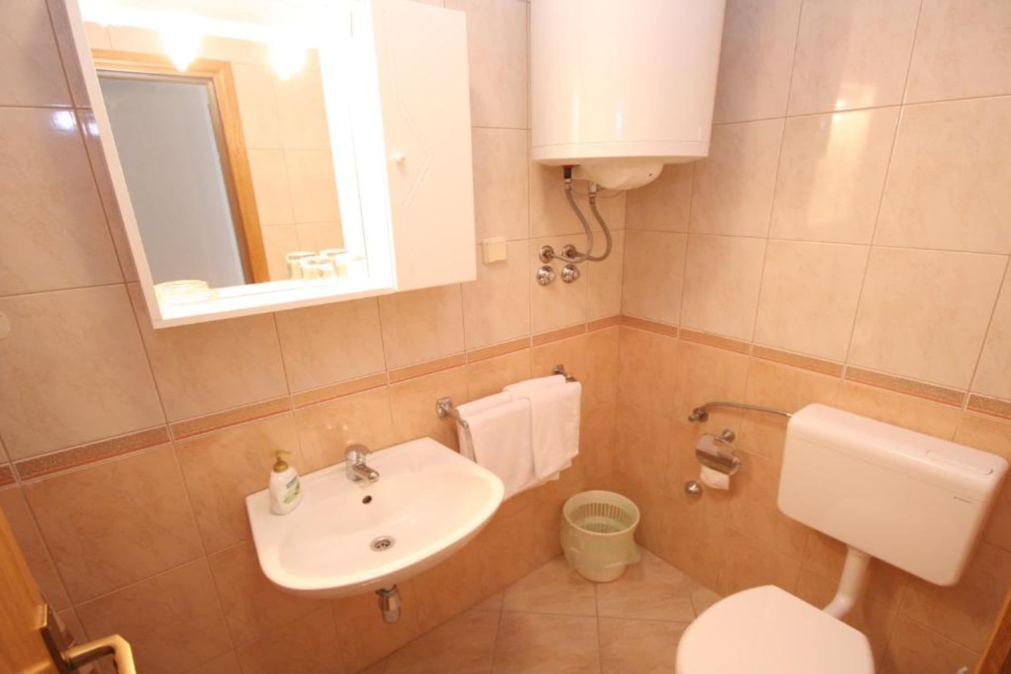 Double Or Twin Room With Terrace and  Sea View 10-Badkamer