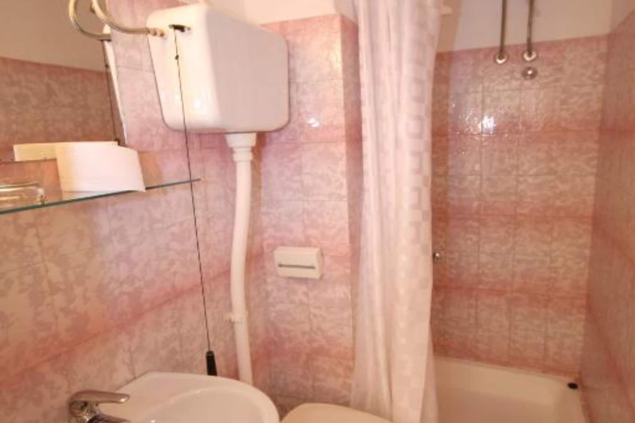 Double Or Twin Room With Terrace and  Sea View 10-Badkamer