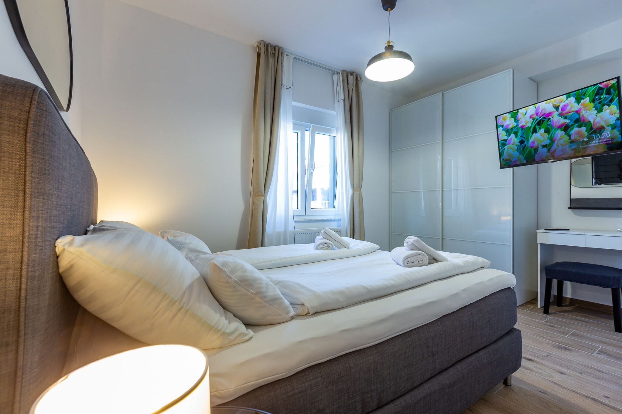 Exquisite Prestige Luxury Apartments with Shared Pool - Two Bedroom Apartment with Balcony (owner 2)-Schlafzimmer