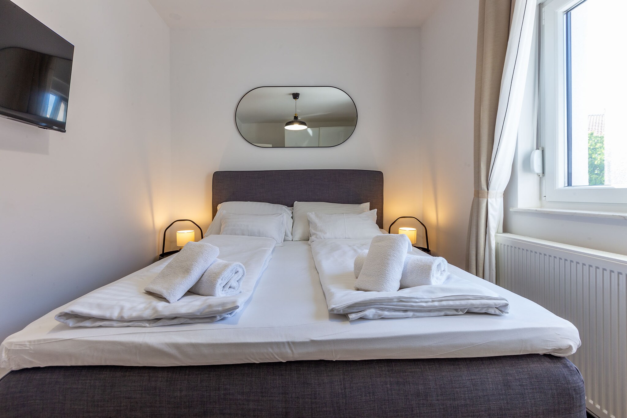 Exquisite Prestige Luxury Apartments with Shared Pool - Two Bedroom Apartment with Balcony (owner 2)-Schlafzimmer