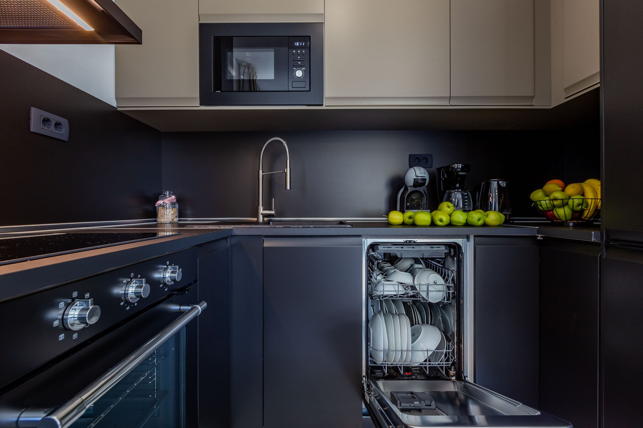 Exquisite Prestige Luxury Apartments with Shared Pool - Two Bedroom Apartment with Balcony (owner 2)-Küche