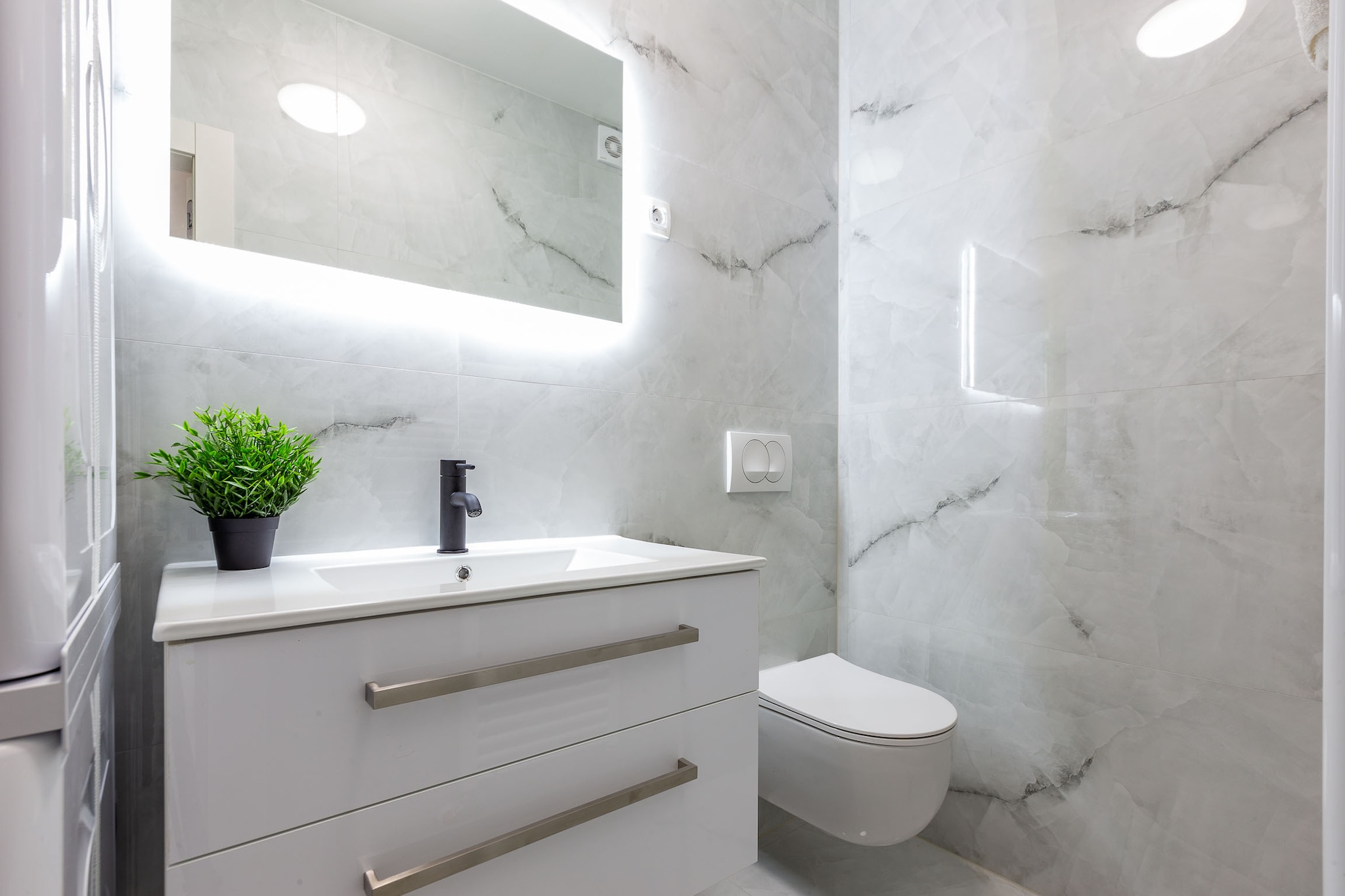 Exquisite Prestige Luxury Apartments with Shared Pool - Two Bedroom Apartment with Balcony (owner 2)-Badezimmer