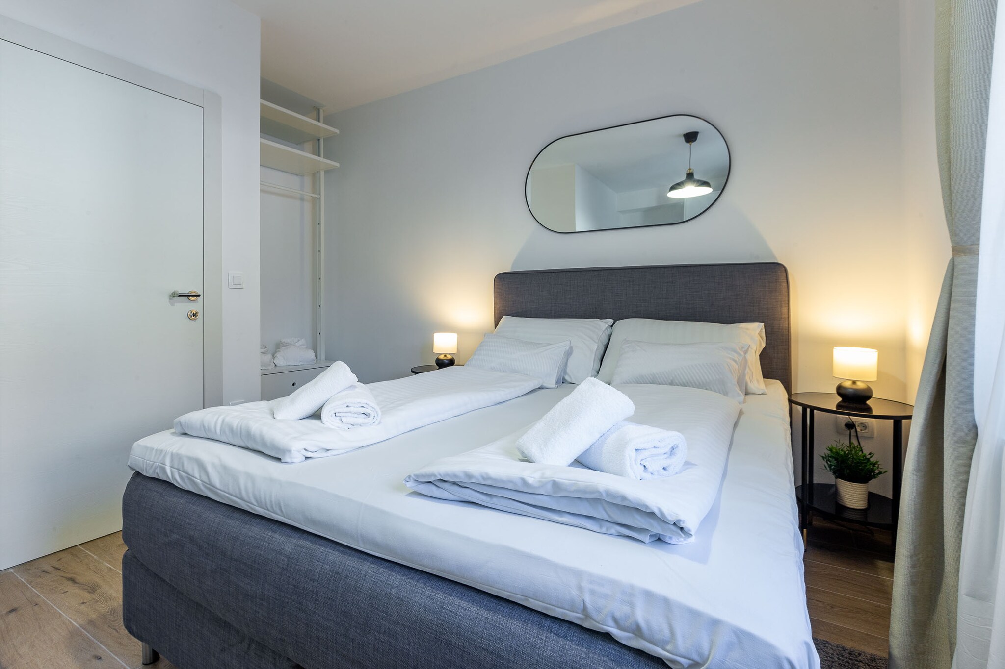 Exquisite Prestige Luxury Apartments with Shared Pool - Classic Two Bedroom Apartment with Balcony  (owner 4)-Schlafzimmer