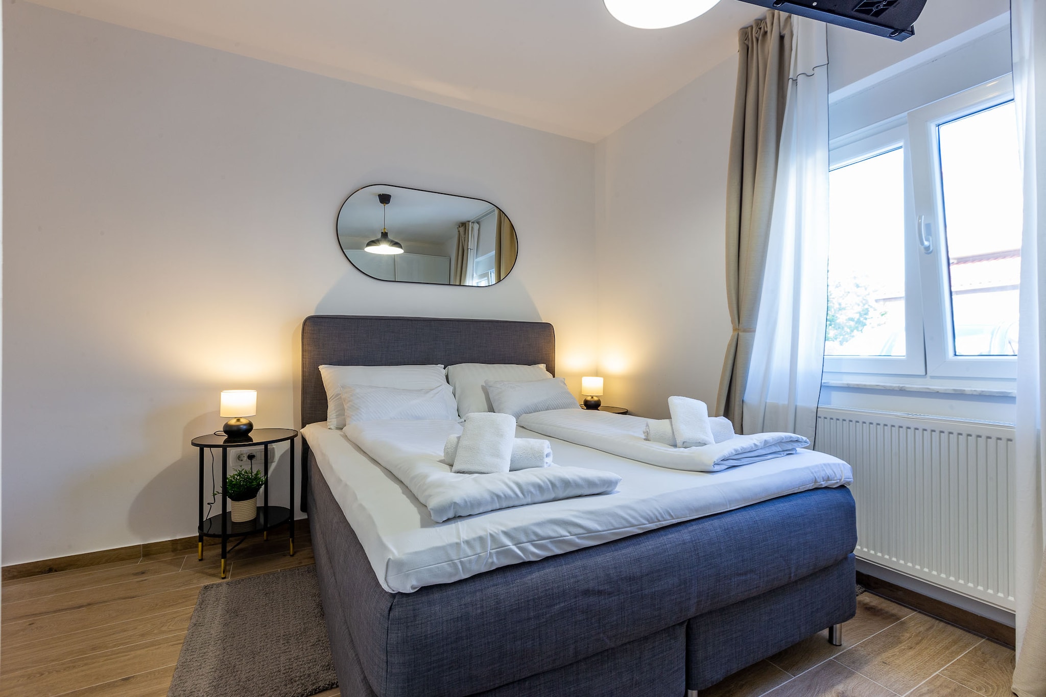 Exquisite Prestige Luxury Apartments with Shared Pool - Classic Two Bedroom Apartment with Balcony  (owner 4)-Schlafzimmer