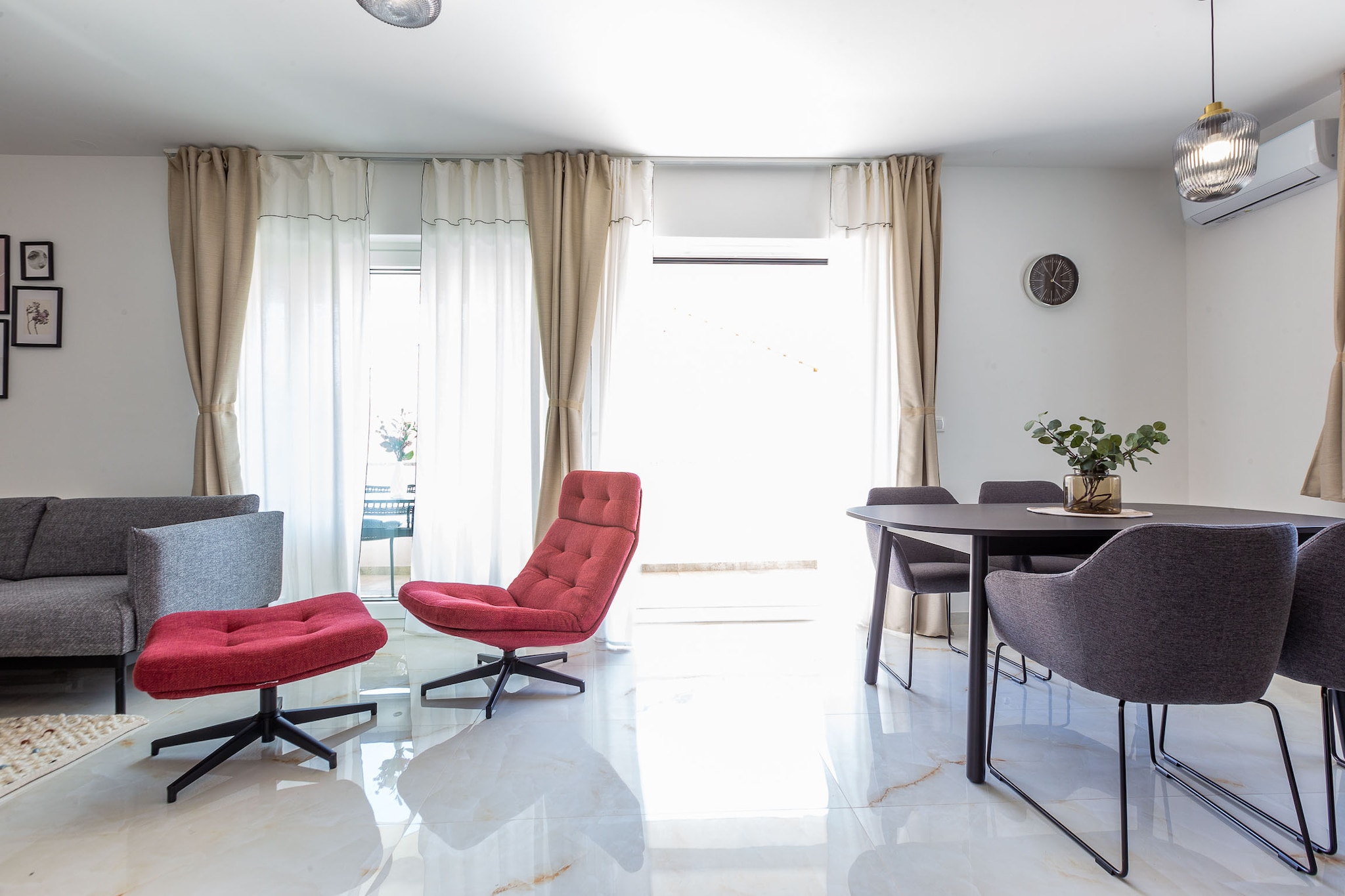 Exquisite Prestige Luxury Apartments with Shared Pool - Comfort Two Bedroom Apartment with Balcony (owner 6)