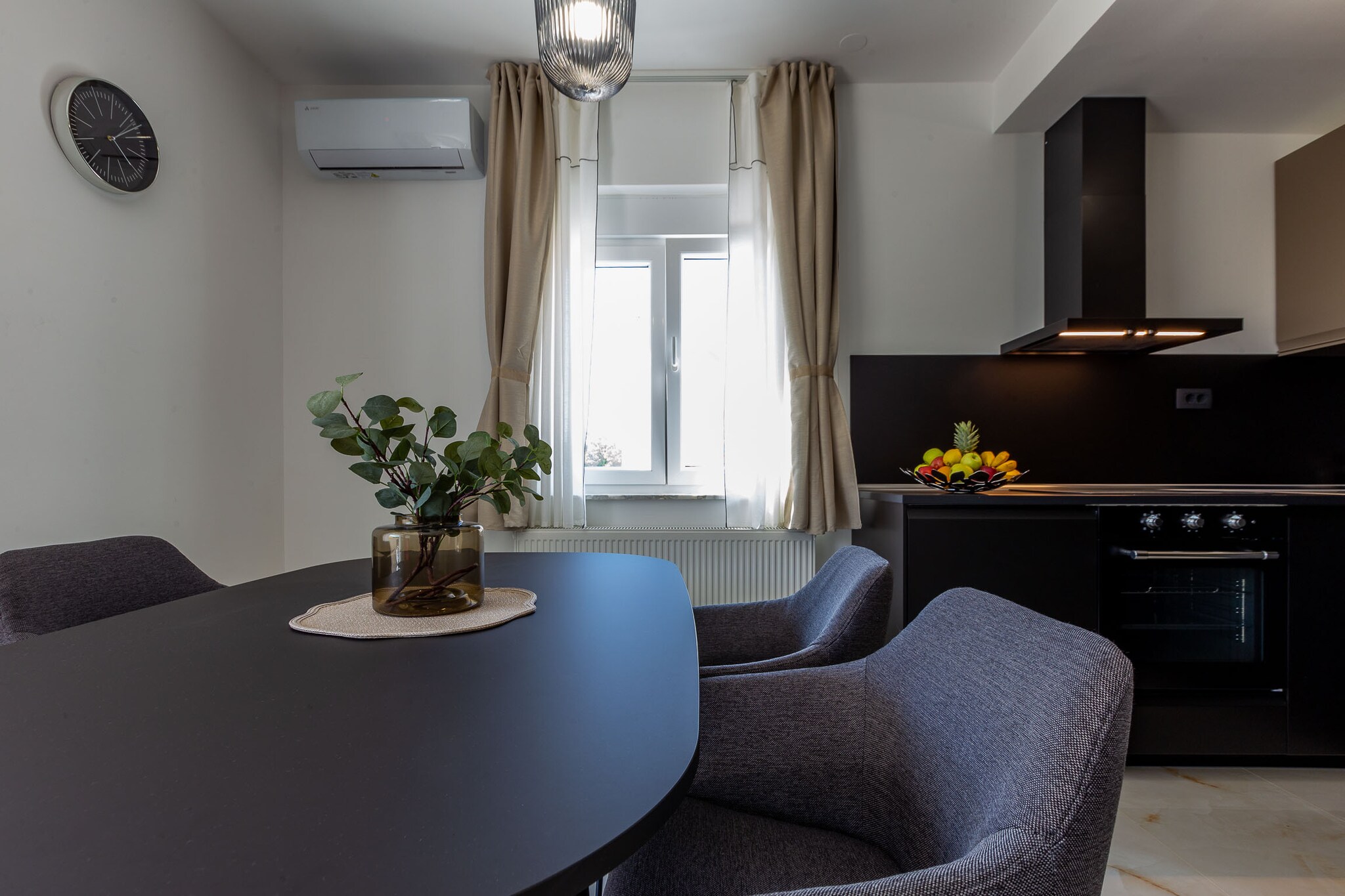 Exquisite Prestige Luxury Apartments with Shared Pool - Comfort Two Bedroom Apartment with Balcony (owner 6)-Esszimmer
