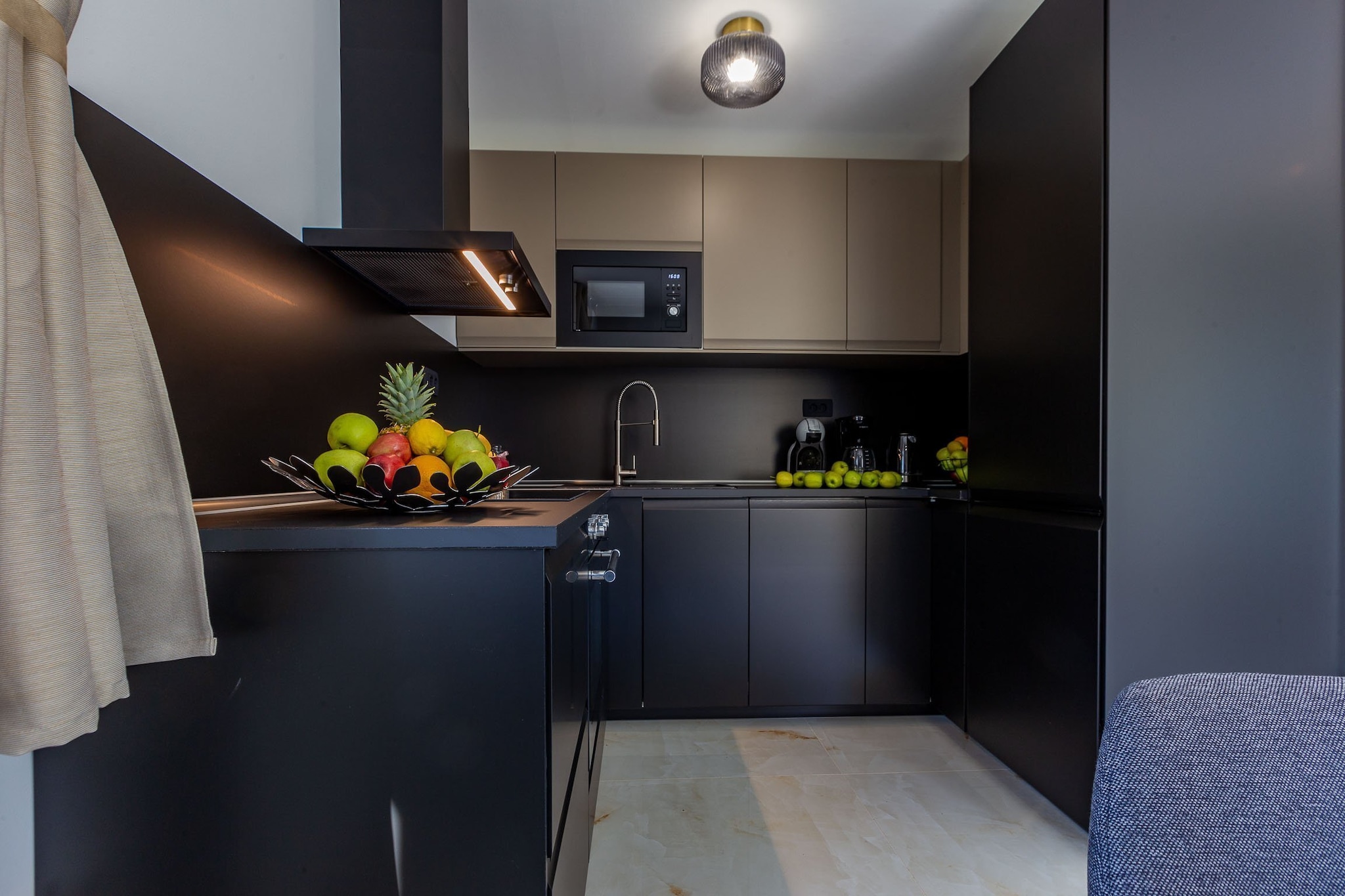 Exquisite Prestige Luxury Apartments with Shared Pool - Comfort Two Bedroom Apartment with Balcony (owner 6)-Küche