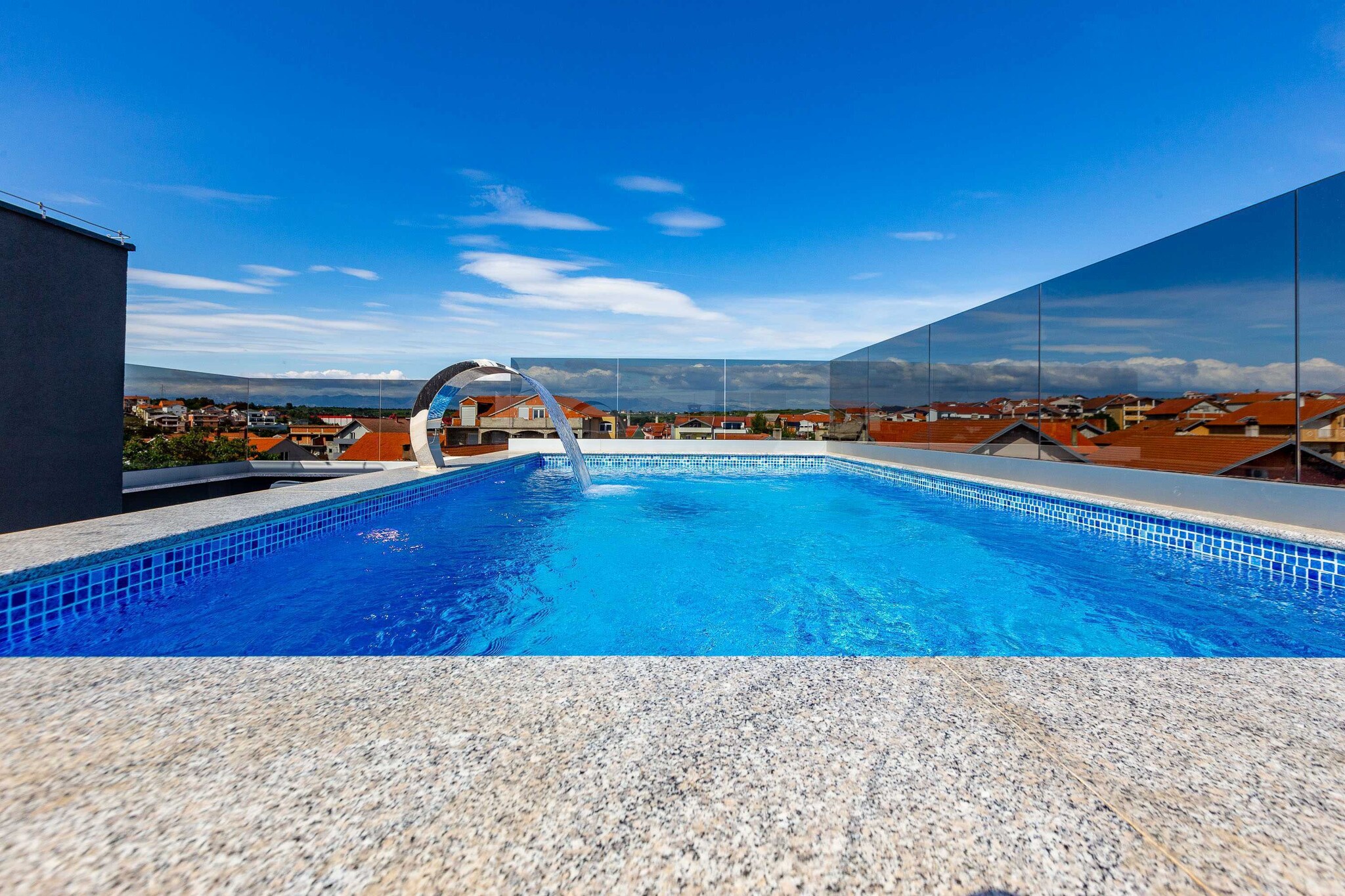 Exquisite Prestige Luxury Apartments with Shared Pool - Classic Three Bedroom Apartment with Balcony (owner 5)-Schwimmbad