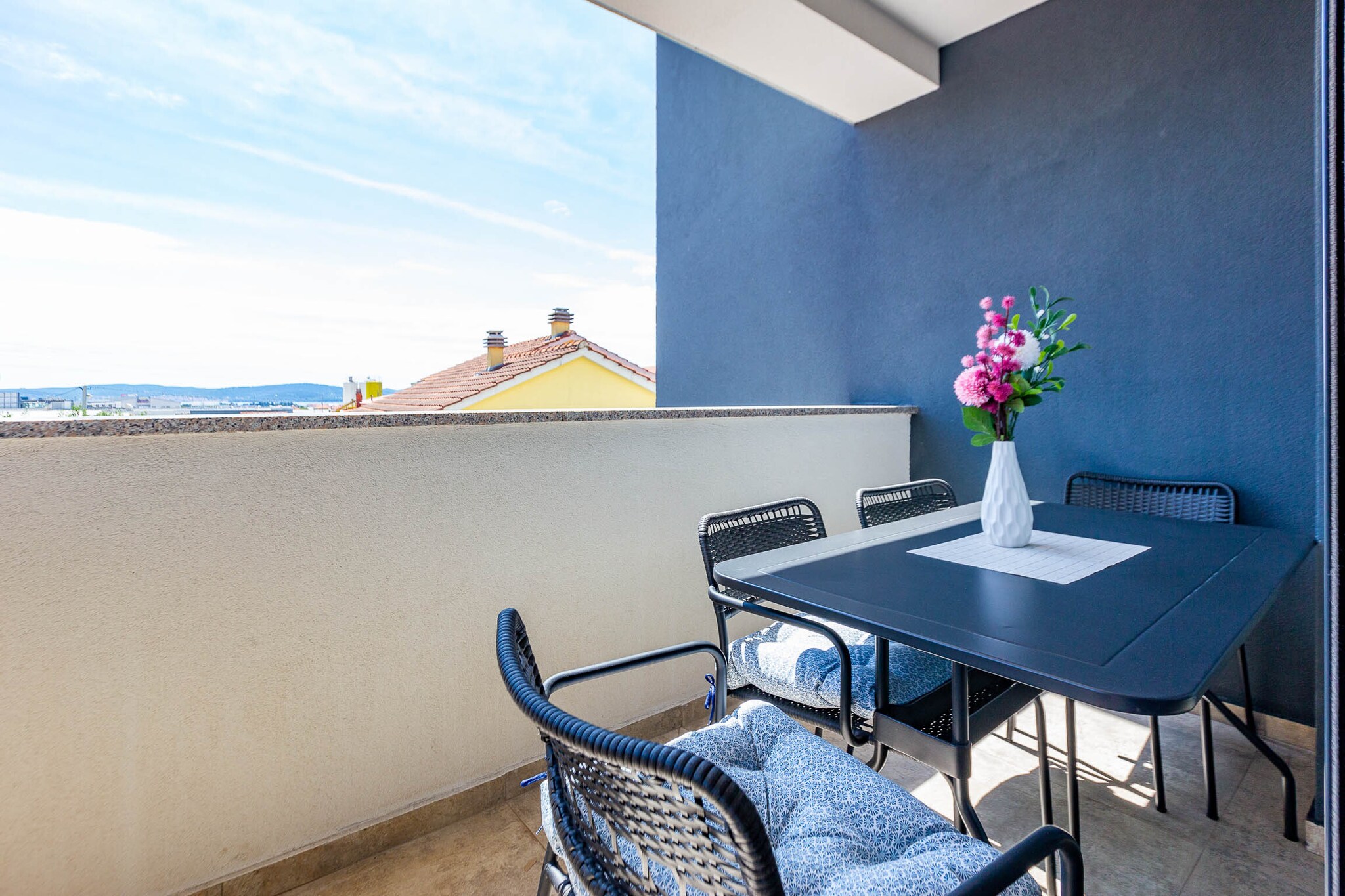 Exquisite Prestige Luxury Apartments with Shared Pool - Classic Three Bedroom Apartment with Balcony (owner 5)-Terrassenbalkon