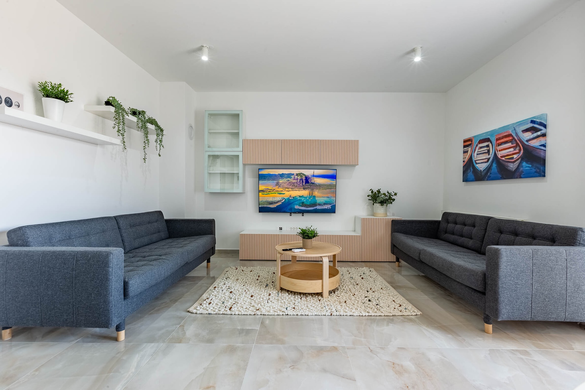 Exquisite Prestige Luxury Apartments with Shared Pool - Classic Three Bedroom Apartment with Balcony (owner 5)