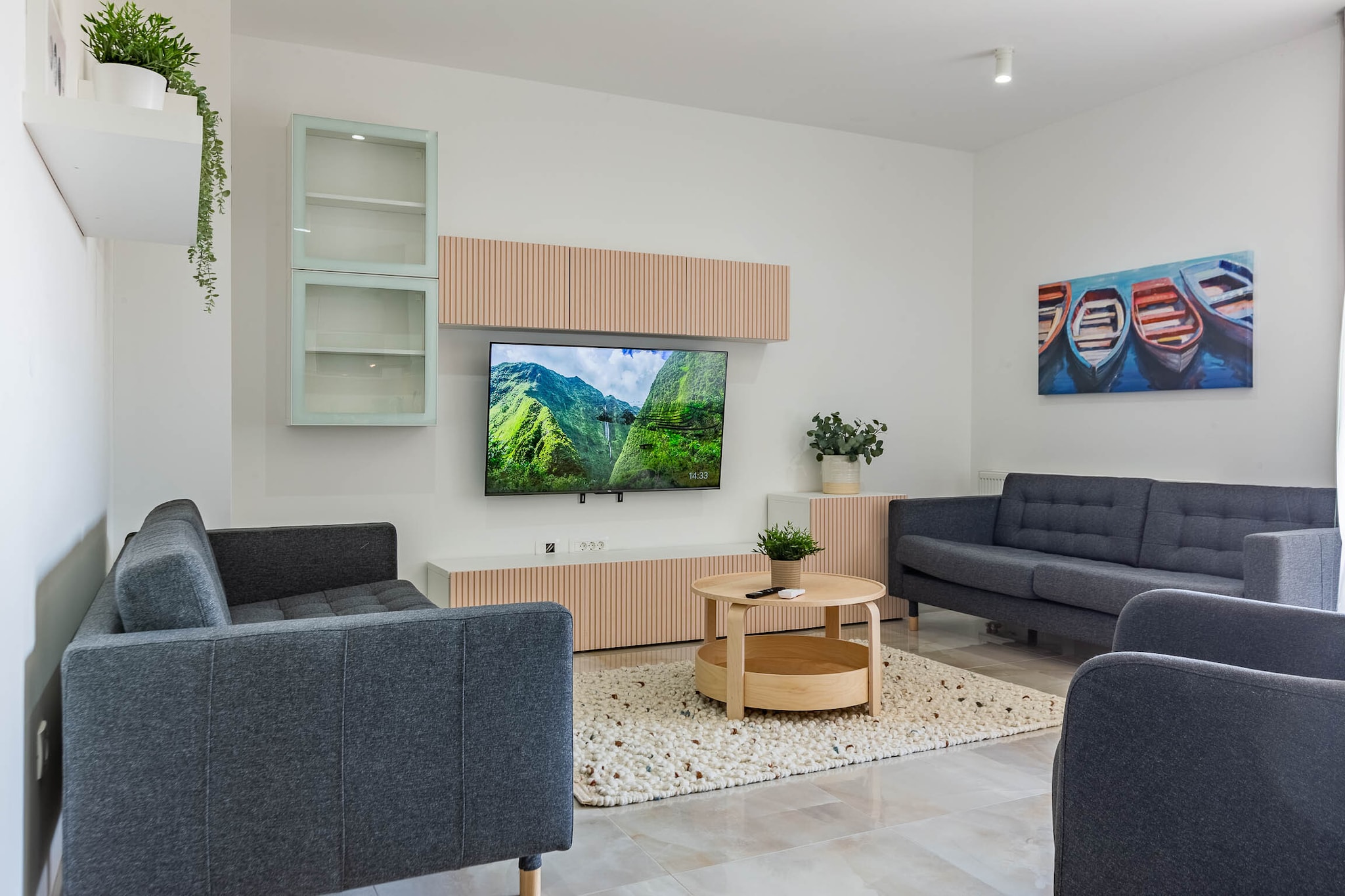 Exquisite Prestige Luxury Apartments with Shared Pool - Classic Three Bedroom Apartment with Balcony (owner 5)