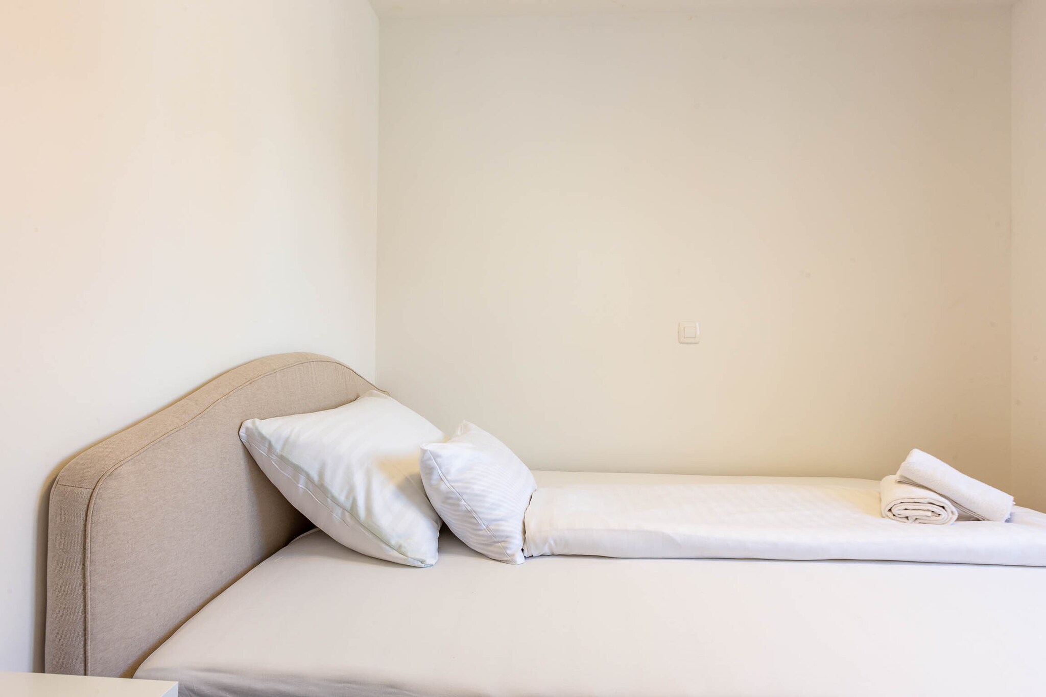 Exquisite Prestige Luxury Apartments with Shared Pool - Classic Three Bedroom Apartment with Balcony (owner 5)-Schlafzimmer