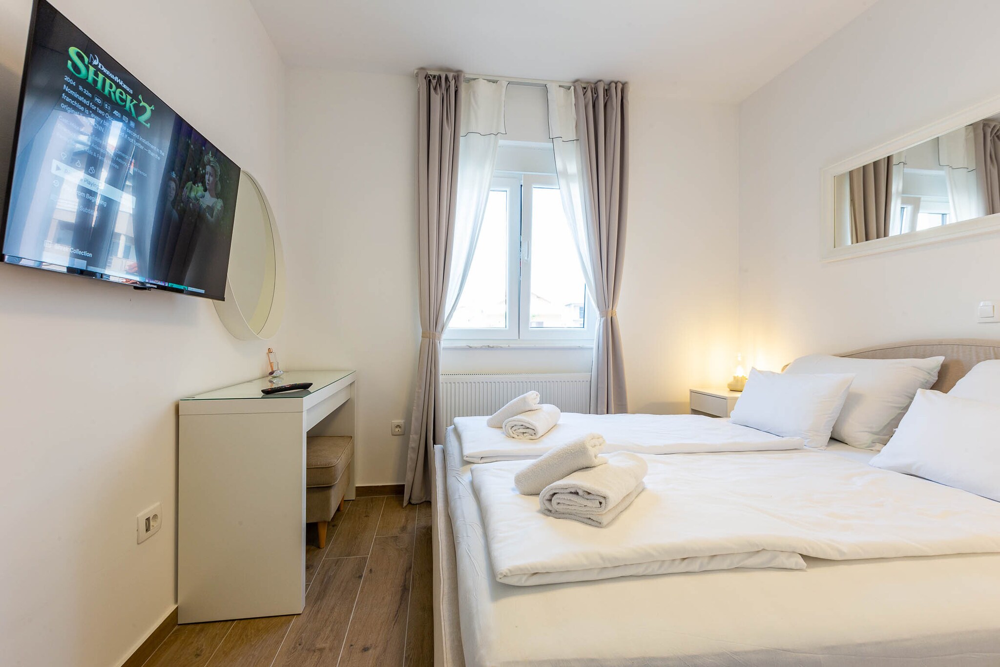 Exquisite Prestige Luxury Apartments with Shared Pool - Classic Three Bedroom Apartment with Balcony (owner 5)-Schlafzimmer
