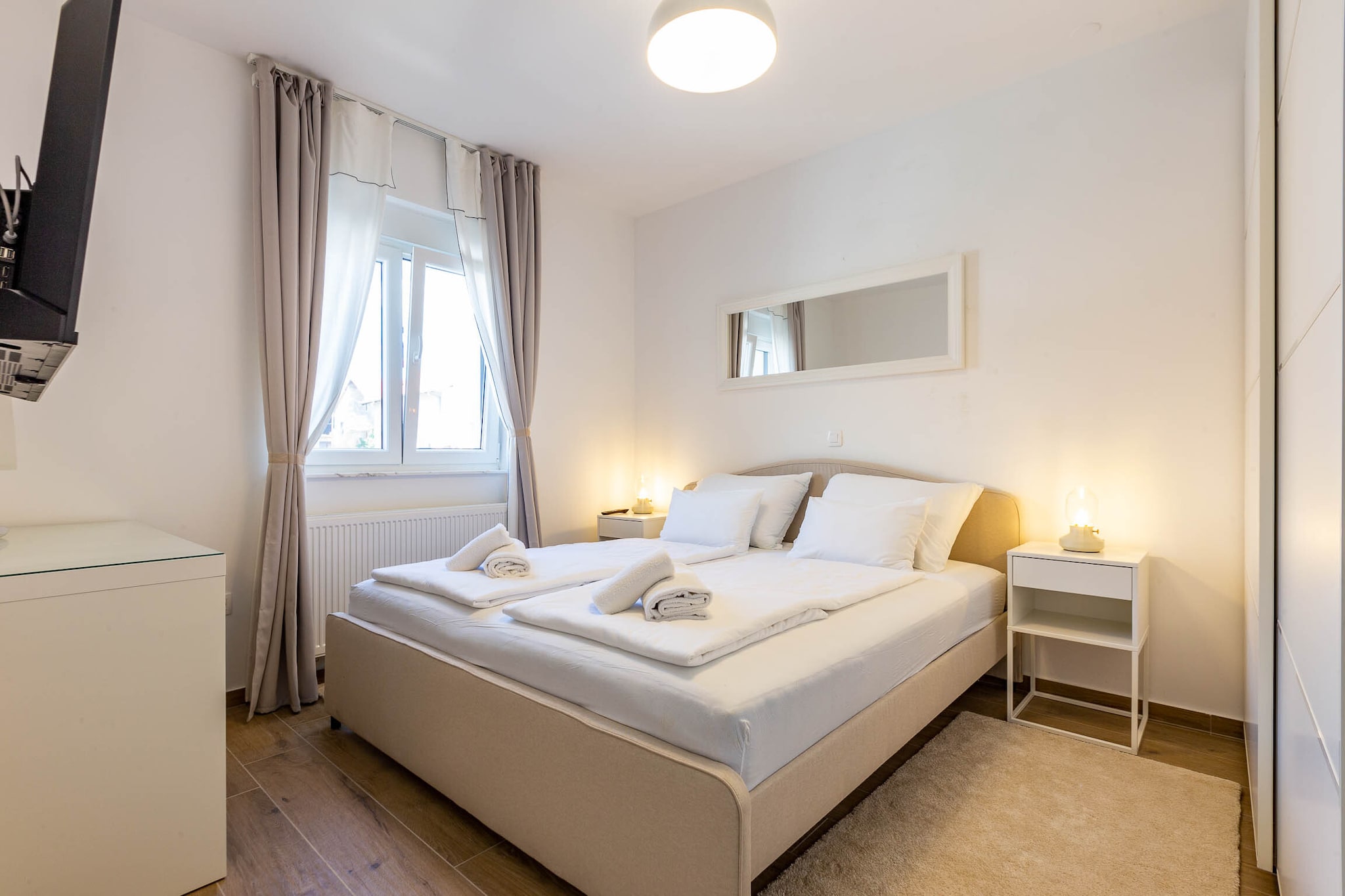 Exquisite Prestige Luxury Apartments with Shared Pool - Classic Three Bedroom Apartment with Balcony (owner 5)-Schlafzimmer