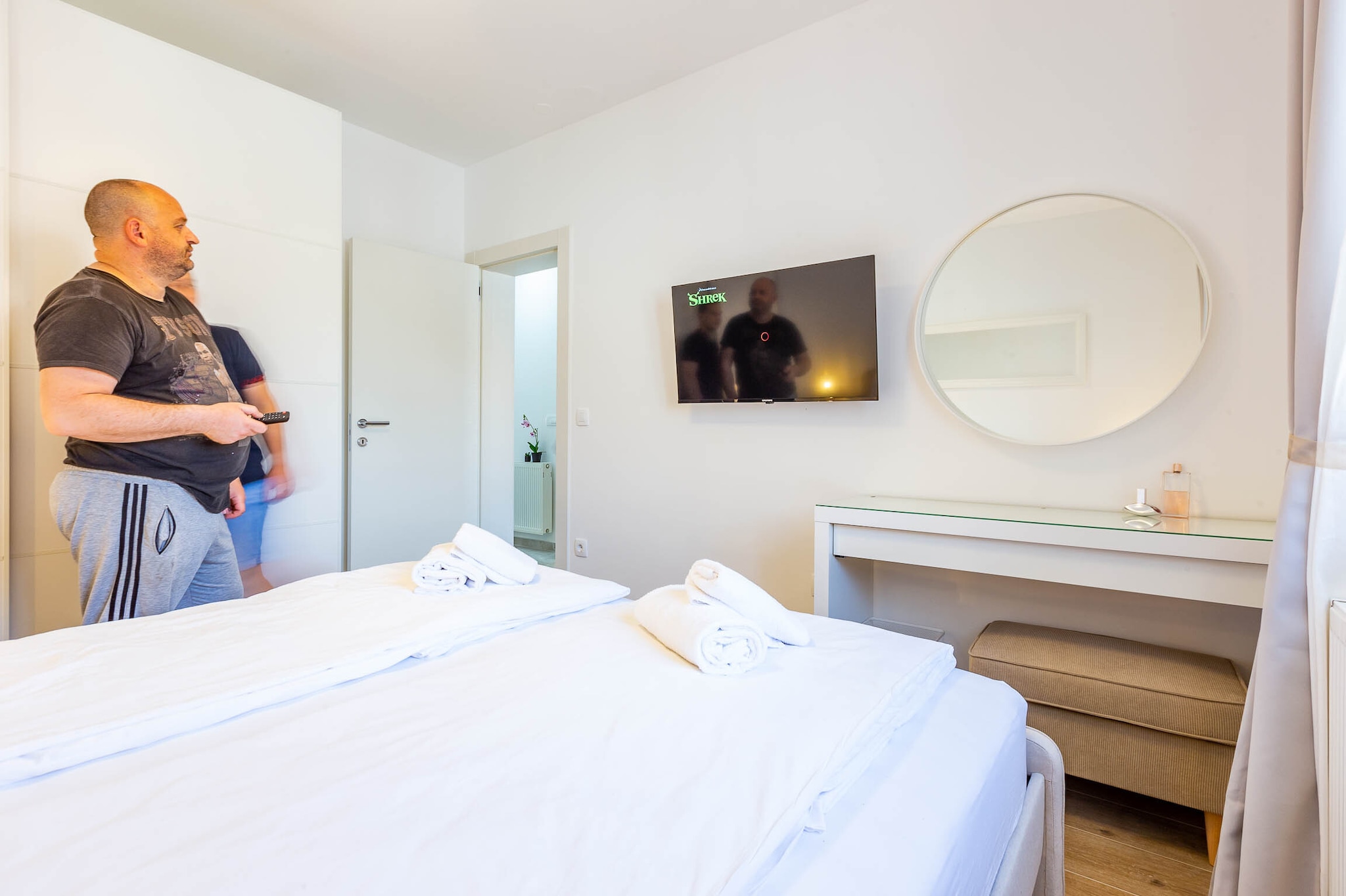 Exquisite Prestige Luxury Apartments with Shared Pool - Classic Three Bedroom Apartment with Balcony (owner 5)-Schlafzimmer