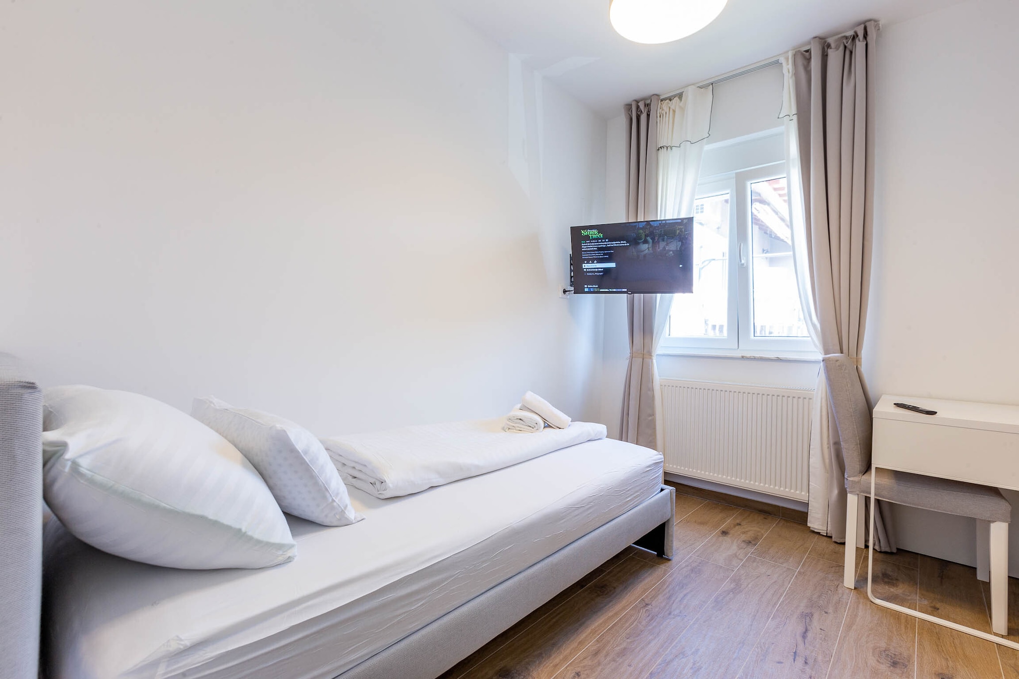 Exquisite Prestige Luxury Apartments with Shared Pool - Classic Three Bedroom Apartment with Balcony (owner 5)-Schlafzimmer