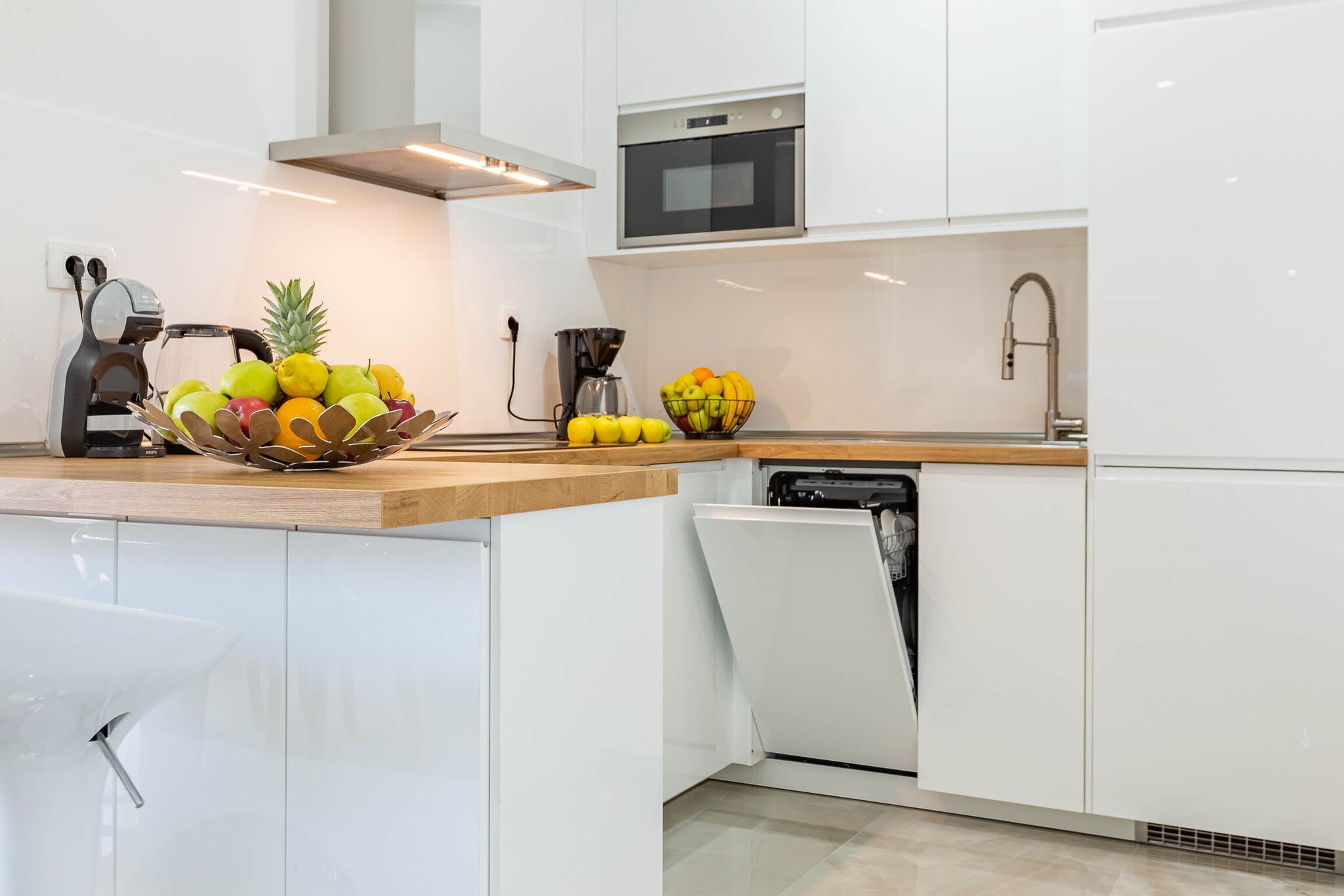 Exquisite Prestige Luxury Apartments with Shared Pool - Classic Three Bedroom Apartment with Balcony (owner 5)-Küche