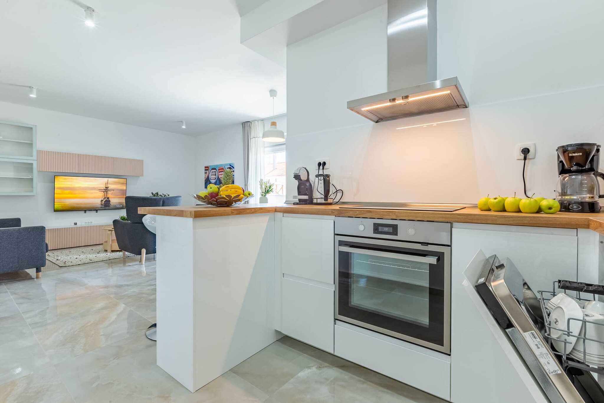 Exquisite Prestige Luxury Apartments with Shared Pool - Classic Three Bedroom Apartment with Balcony (owner 5)-Küche