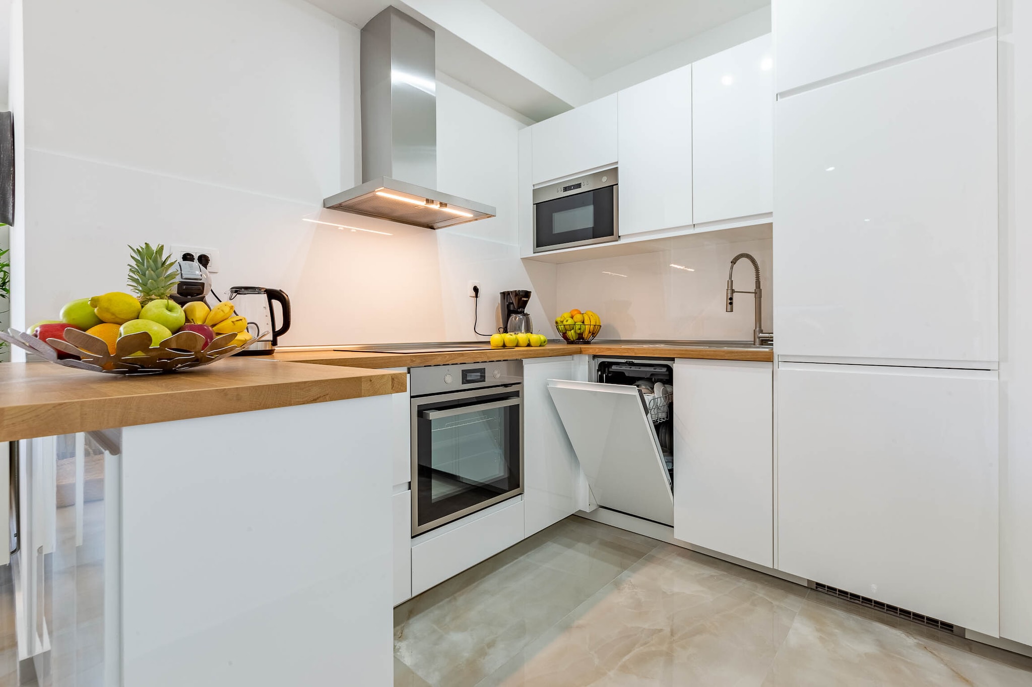 Exquisite Prestige Luxury Apartments with Shared Pool - Comfort Three Bedroom Apartment with Balcony (owner 3)-Küche