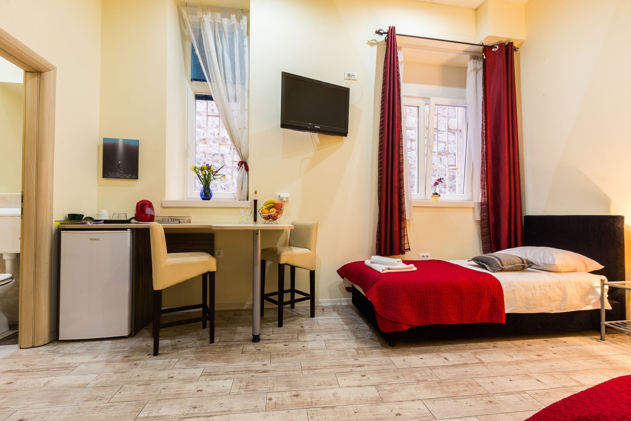 Charming and Historic Old Town Apartments - Twin Room