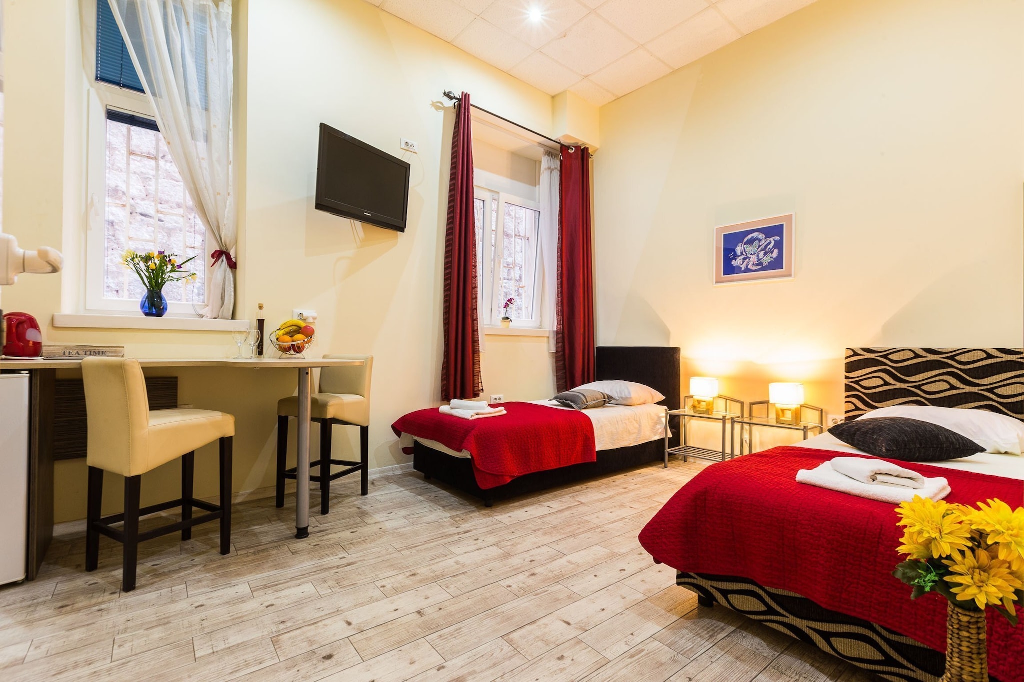 Charming and Historic Old Town Apartments - Twin Room