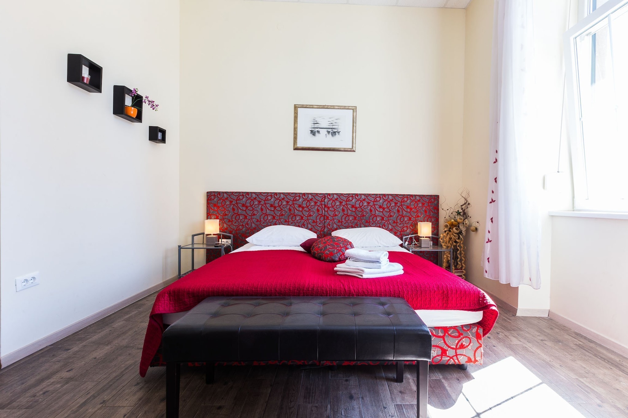 Charming and Historic Old Town Apartments - Studio Apartment-Schlafzimmer
