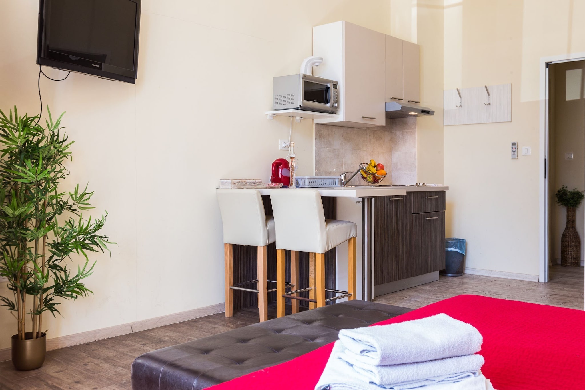 Charming and Historic Old Town Apartments - Studio Apartment-Schlafzimmer